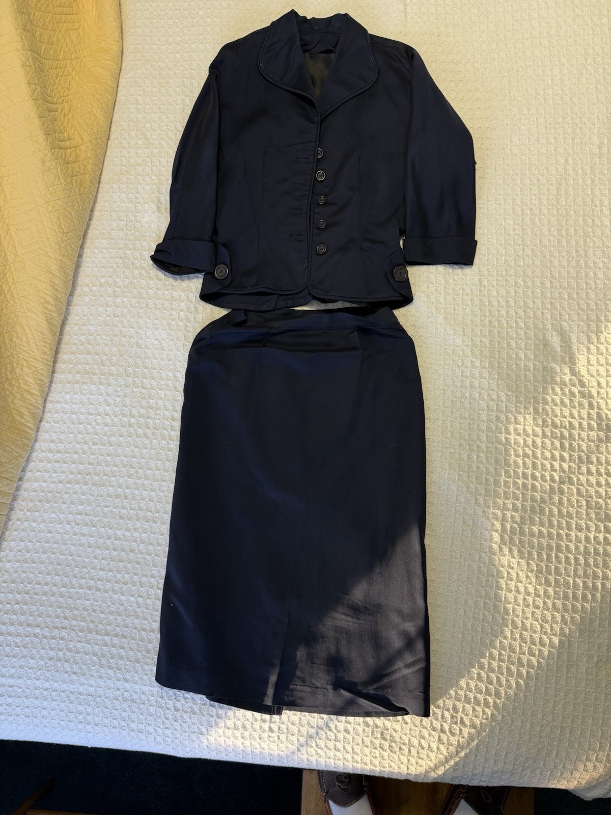 Vintage Ladies 1940’s Hourglass Styled Deep Blue Suit