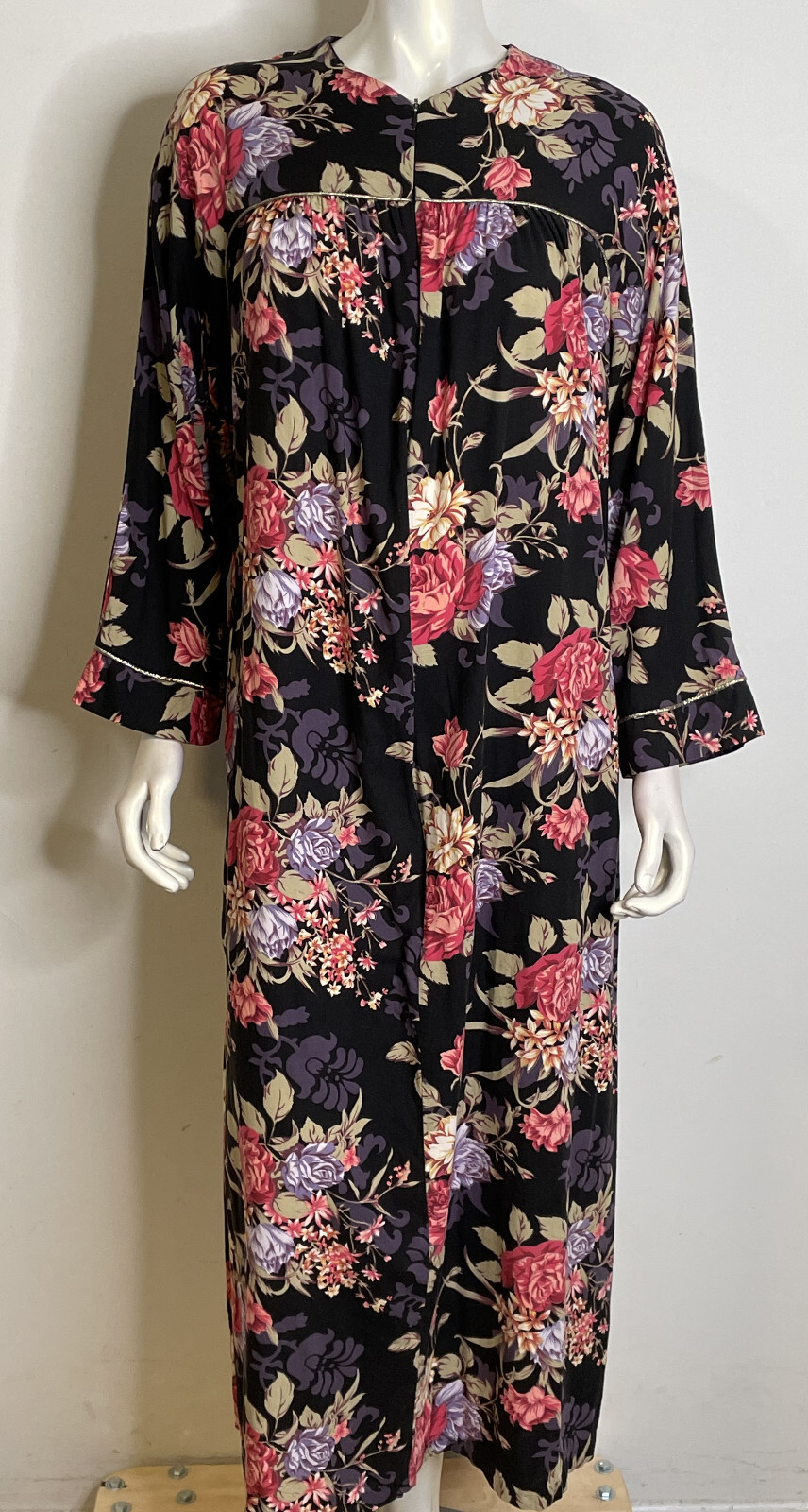 Vtg Appel Black Pink Floral Long Robe M LS Zip Front Caftan Patio Lounge Wear