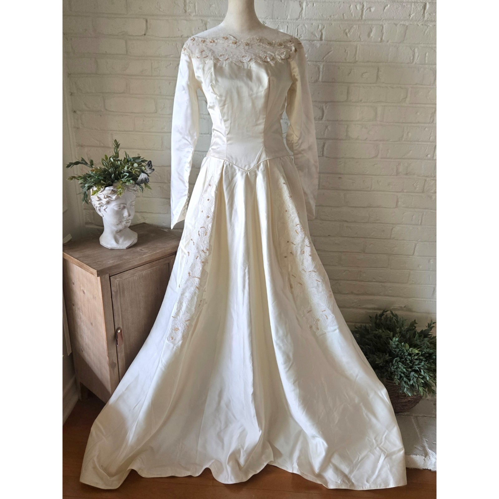 Vtg 1950s Romantic Ivory Beaded Lace Applique Wedding Gown, XS/2