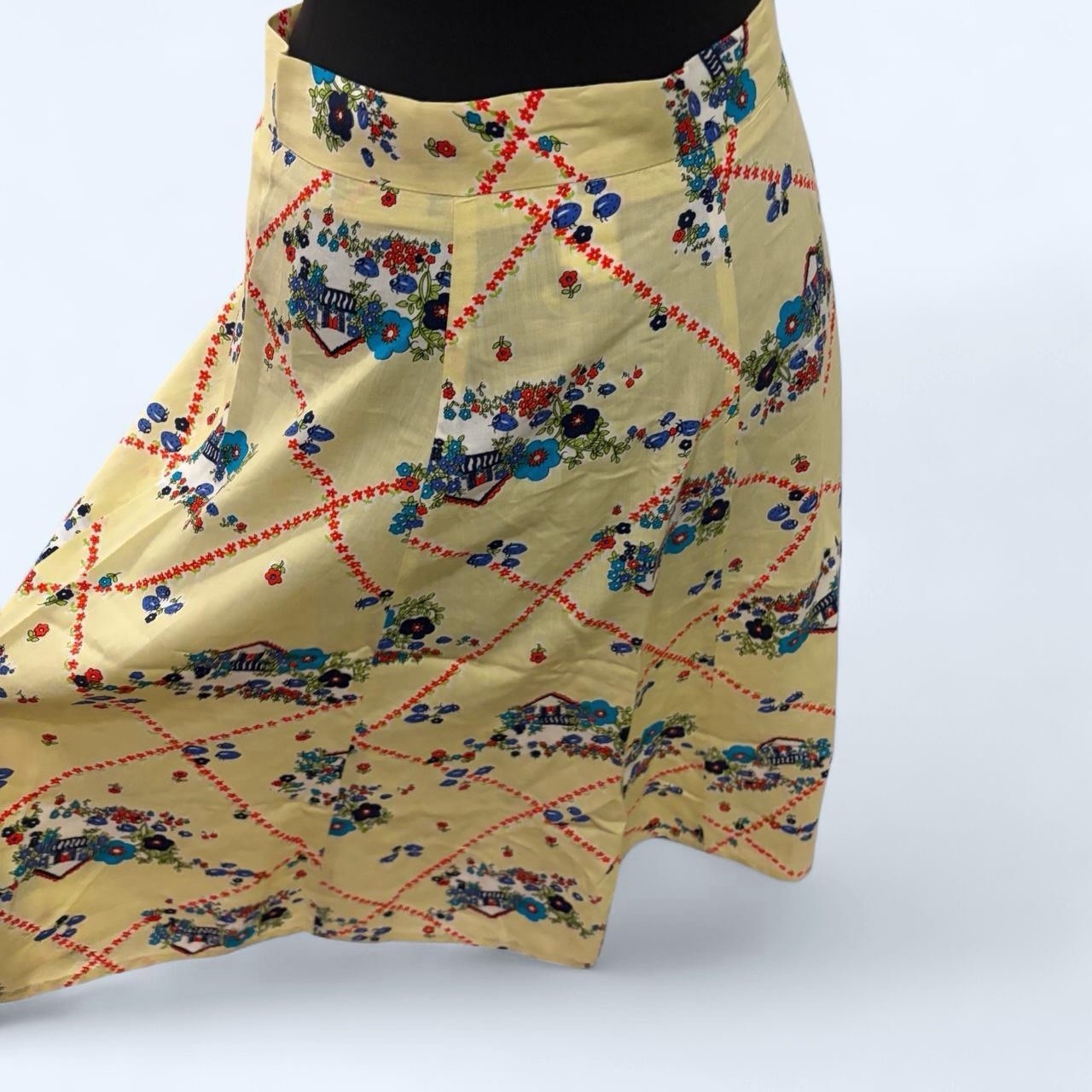 Vintage 60s Novelty Print Skirt Yellow Size Small Floral Cottagecore