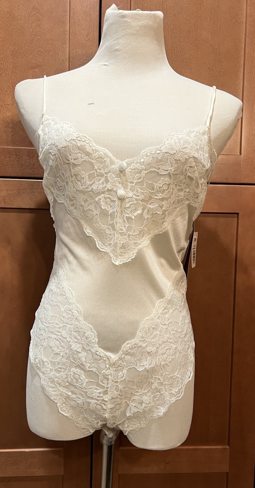Vassarette 80s Glam Cream Ivory Lace High-Cut Legs Teddy Bodysuit L NWT Read
