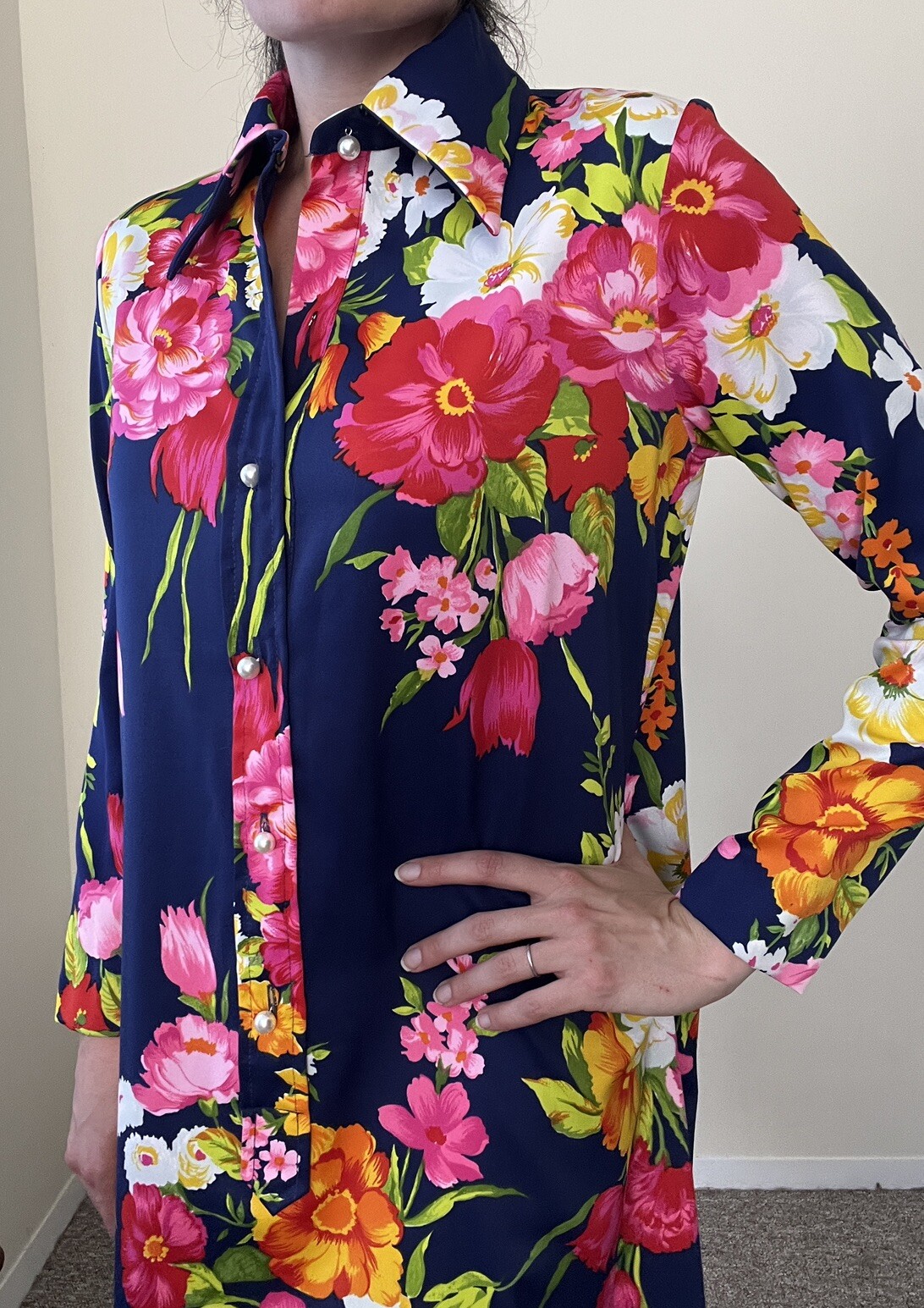 Vintage 70s Vibrant Flower Print Maxi Dress Hostess Dagger Collar Dress Op Art