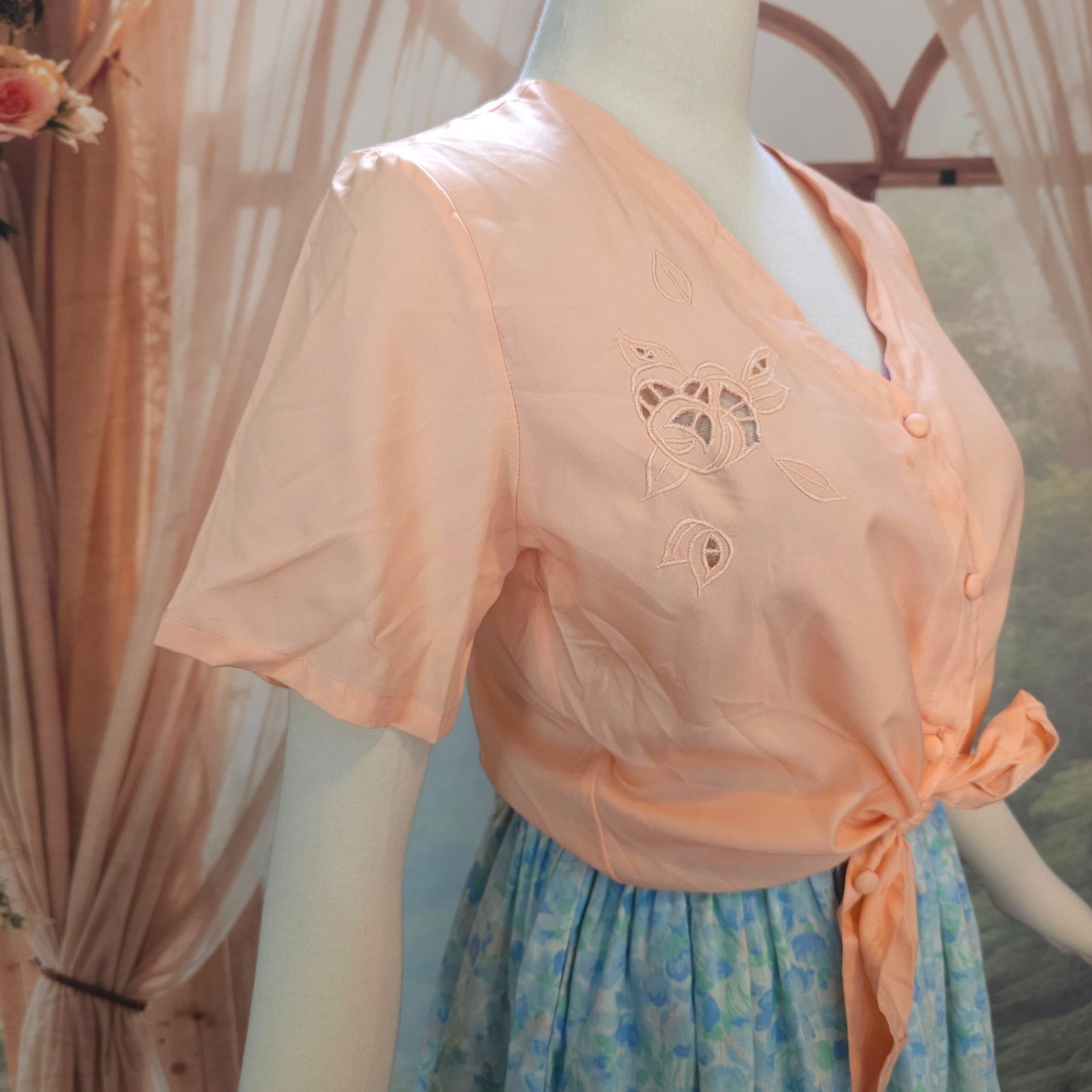 Vintage 1970’s Blouse Top Shirt Peach Pink V-neckline Eyelet Lace Cutouts Floral