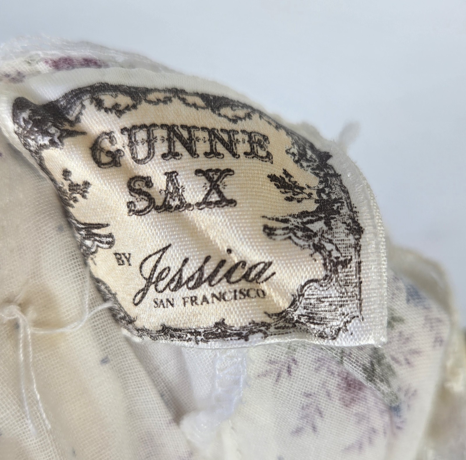 VINTAGE Gunne Sax Jessica Prairie Floral Print White Dress With Eyelet Lace Trim
