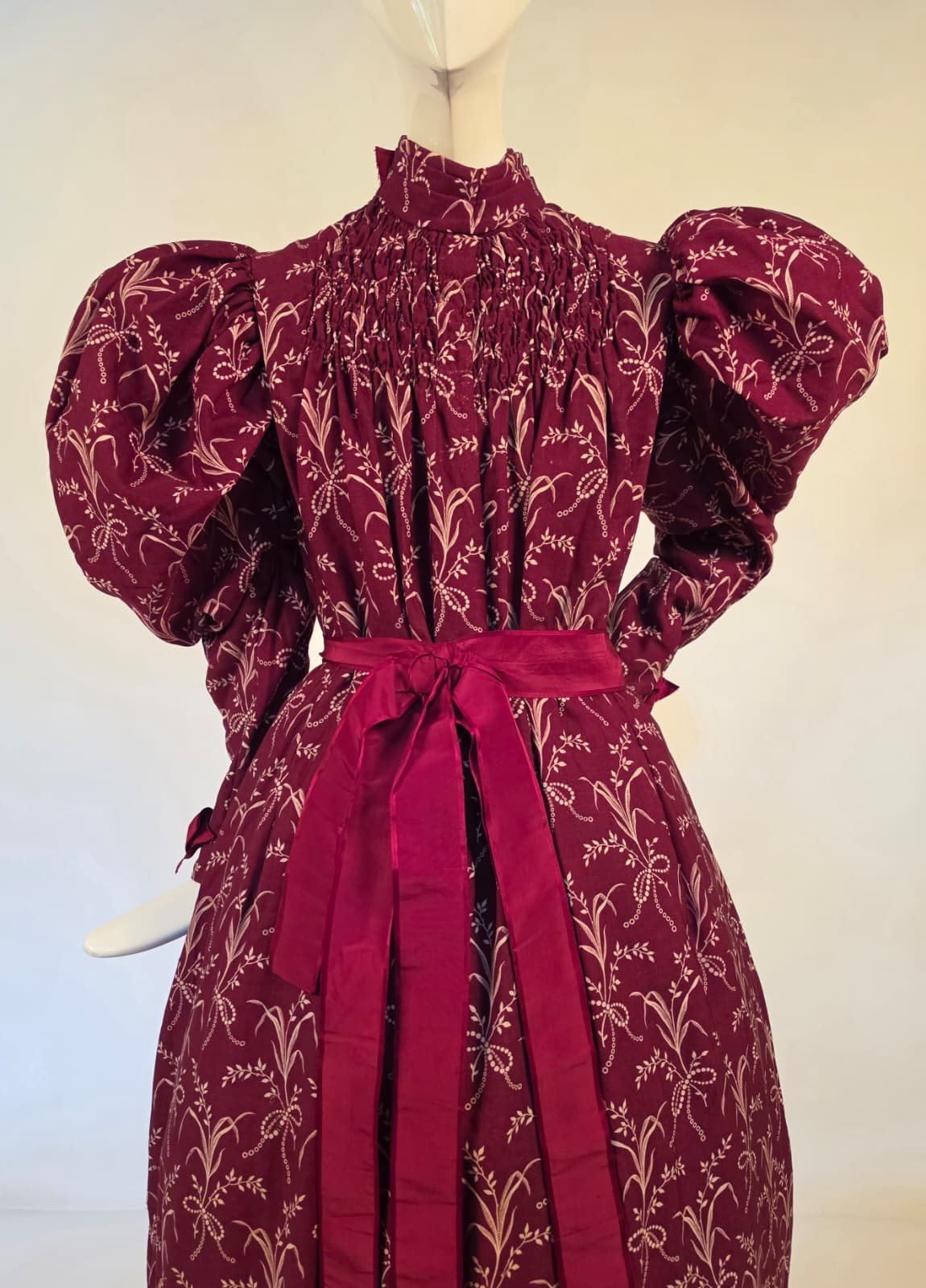 VICTORIAN 1890’S PUFF SLEEVE BUSTLE BACK DRESS W FLORAL BOUQUET PRINT 