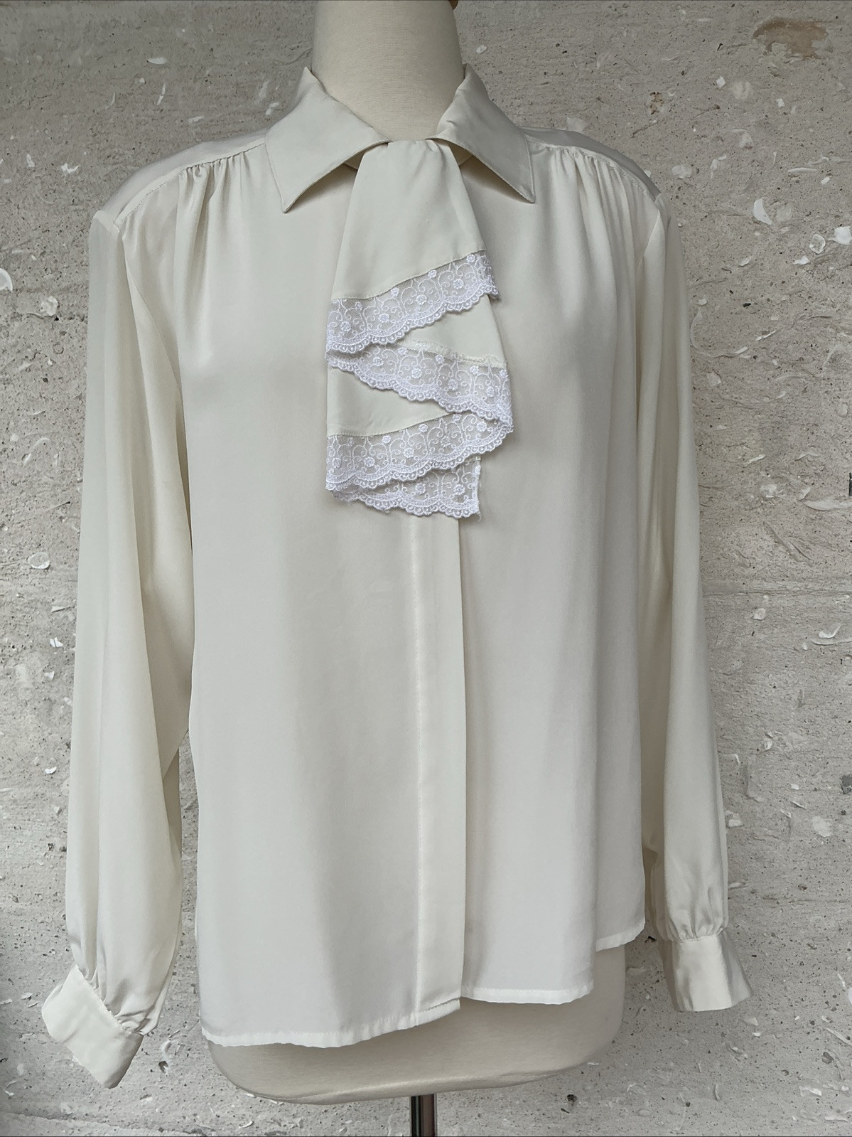 Vintage Worthington Blouse 14 Large Cream 80s Secretary Ruffle Tie Lace Pleated