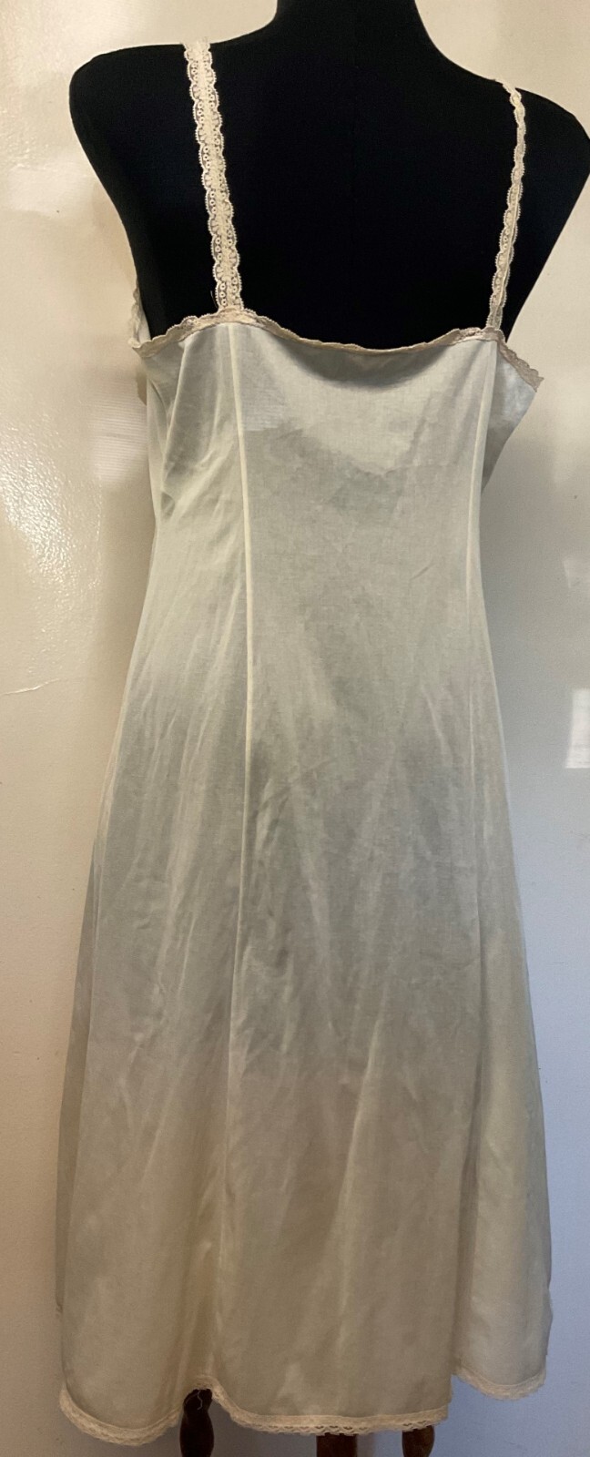 Vintage Olga 'Olgalon’ Beige/Ivory Full Slip Size 38 1970’s Style 1361F (M01)