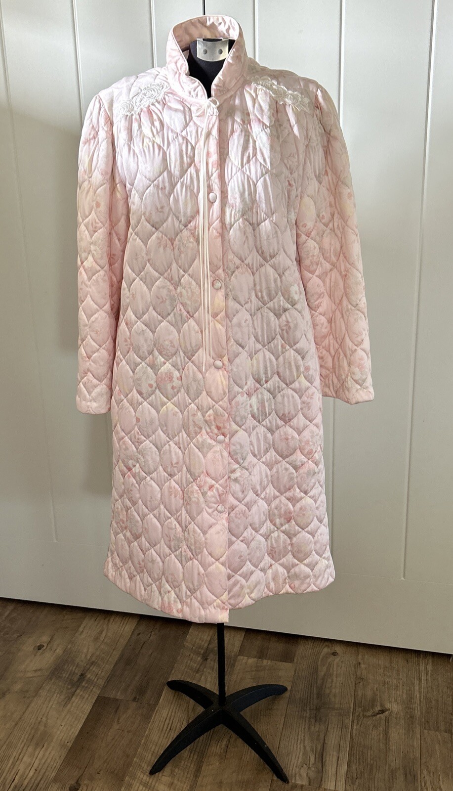 Vintage Miss Elaine 3/4 Length Light Weight Quilted Granny Robe Pink Pattern