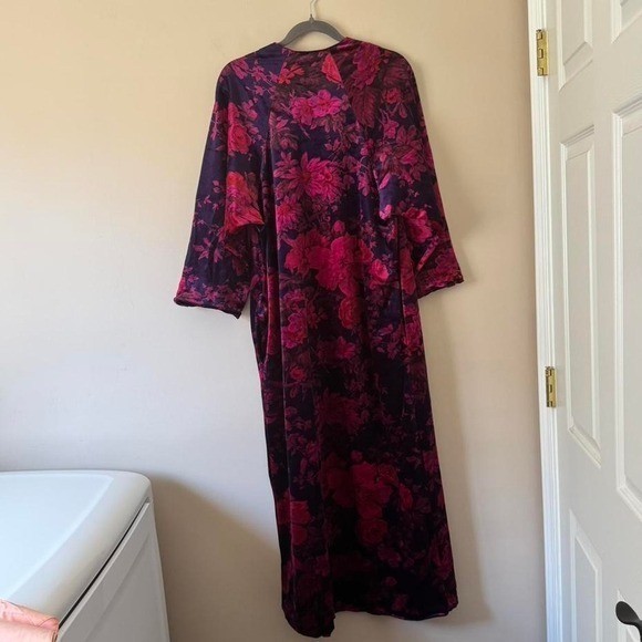Vintage Velvet Floral Robe Magenta Pink Purple Blue 80s house coat dress