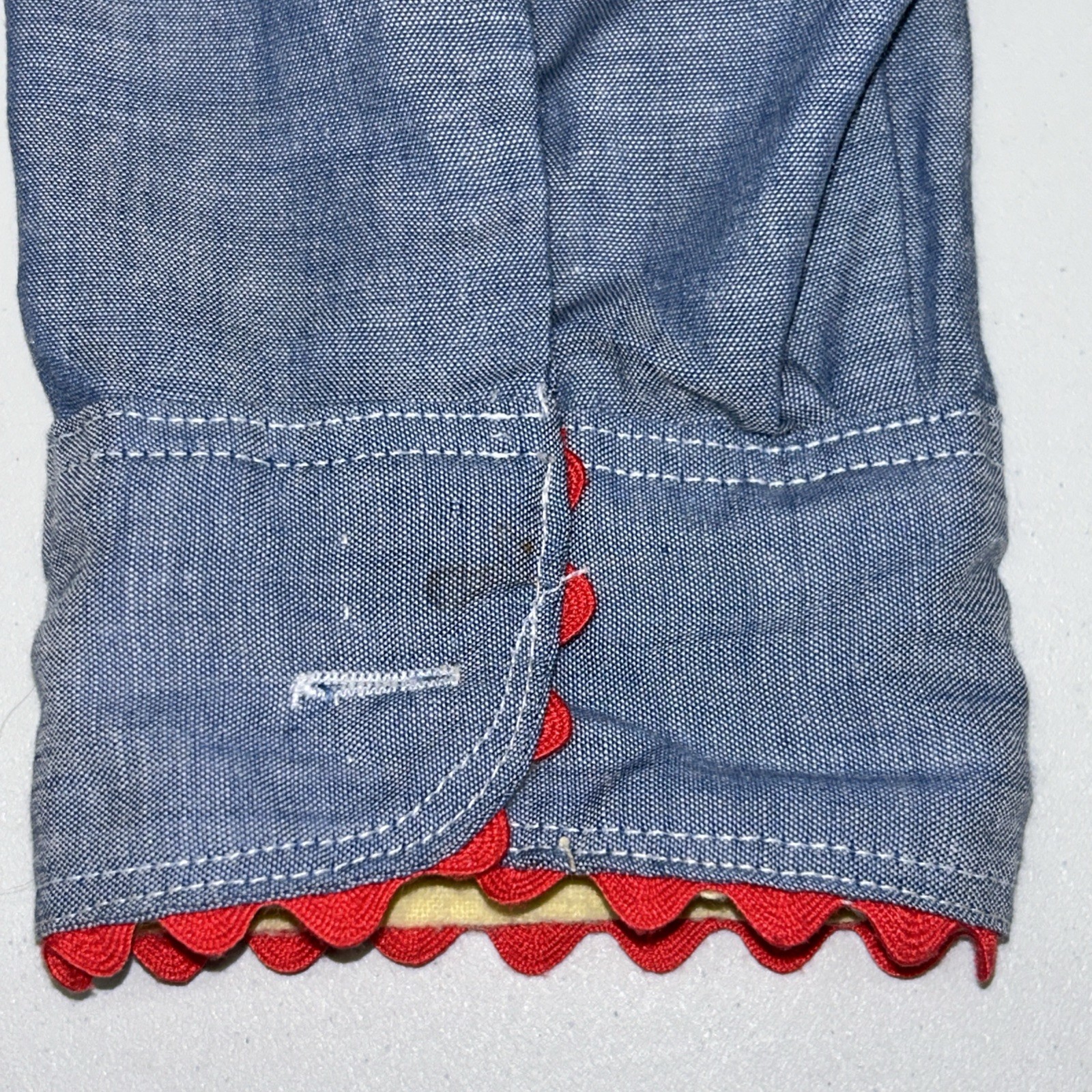 VTG Chambray Hand Embroidered Shirt Blue Floral Bee Holly Hobby Big Mac Med E4