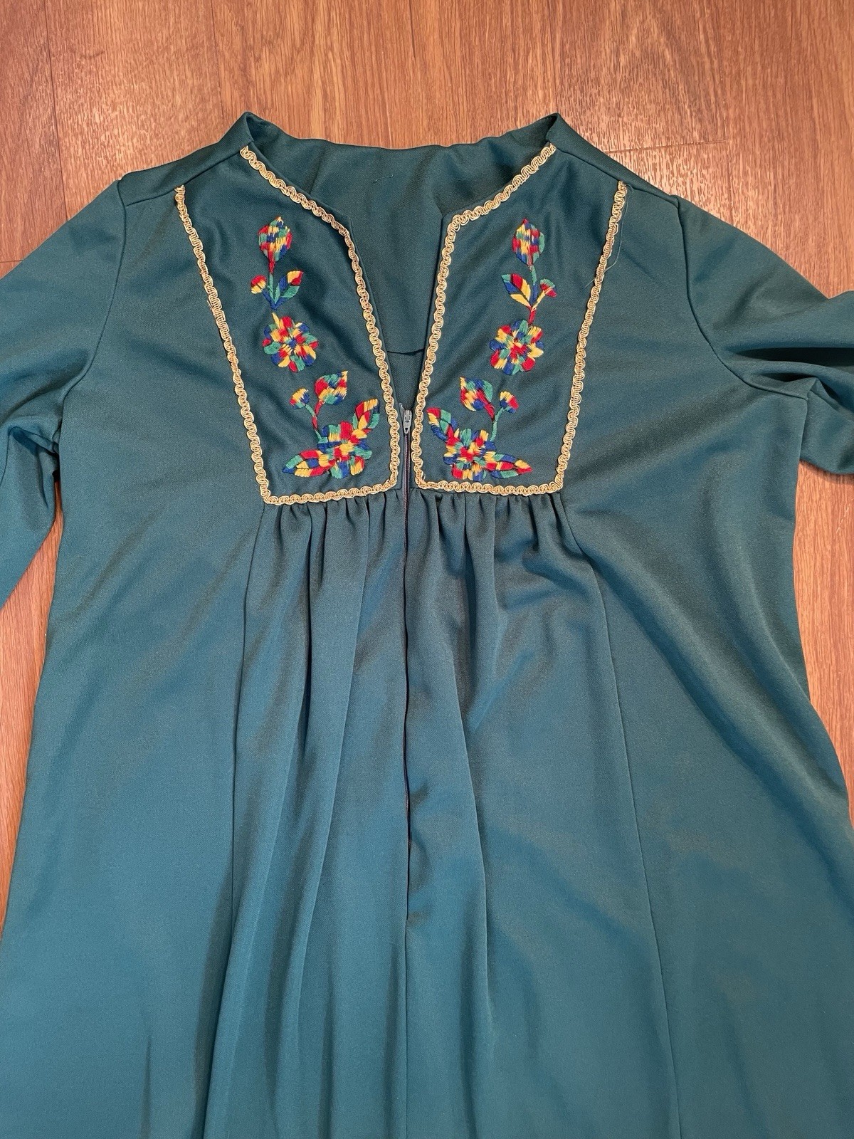 Vintage 70s Green Embroidered Maxi Hostess Dress Folk Boho Lounge Gown M L