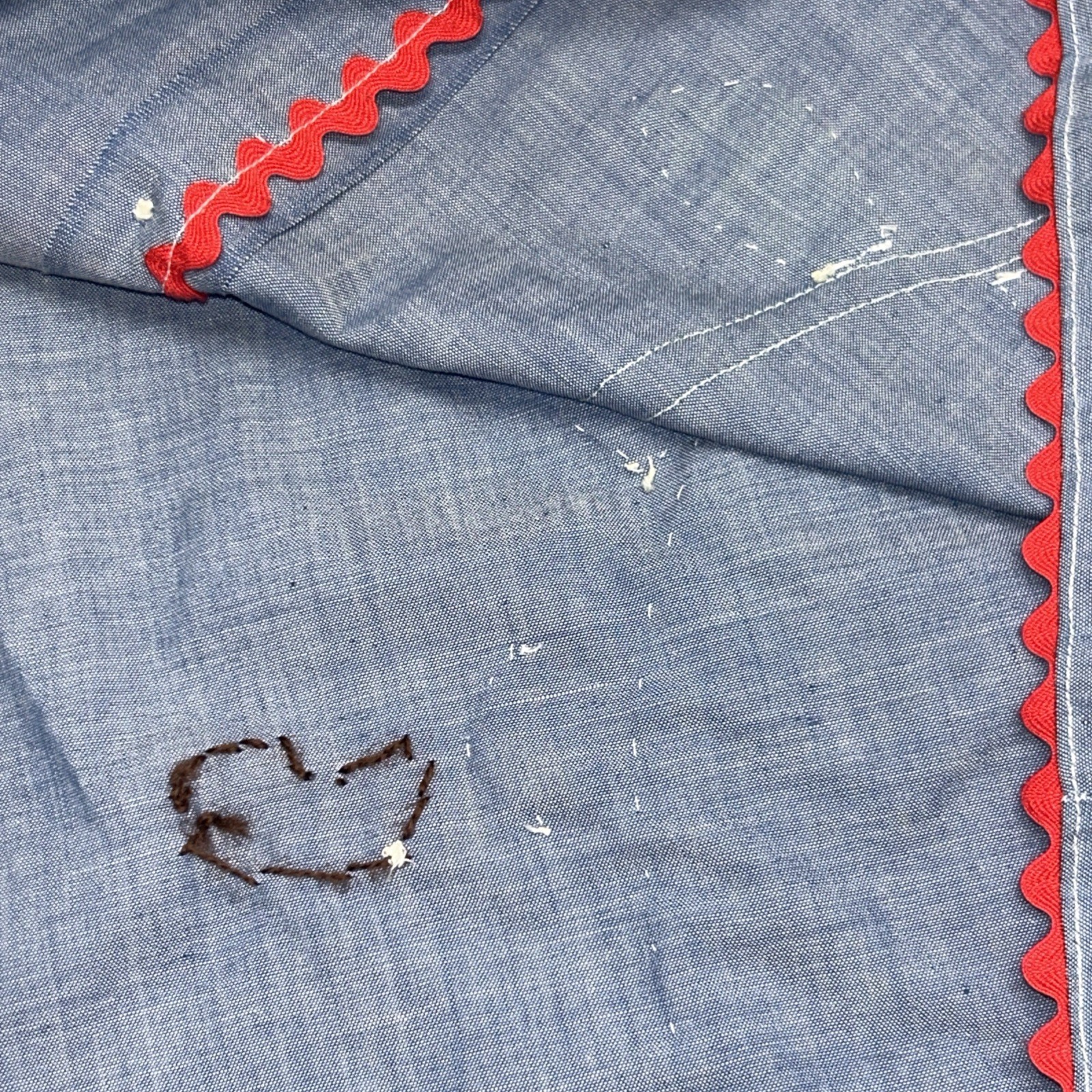 VTG Chambray Hand Embroidered Shirt Blue Floral Bee Holly Hobby Big Mac Med E4