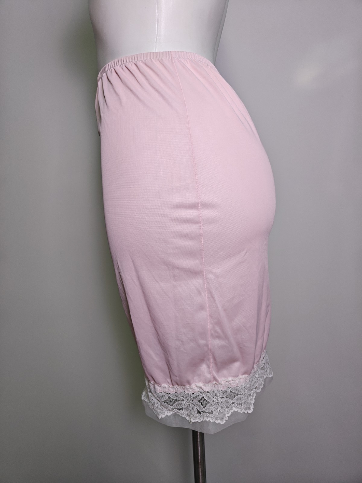 Vintage Berkliff Pink Half Slip Medium 100% Nylon Chiffon Lace Trim *Read