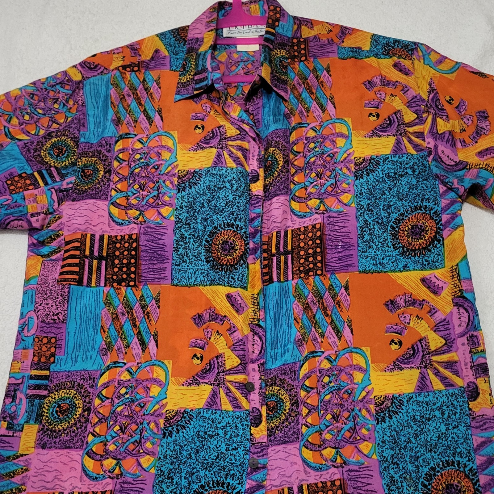 Vintage 90’s Women’s M 'TRIBES FROM THE LAND OF THE BRAVE’ Short Sleeve Silk Top