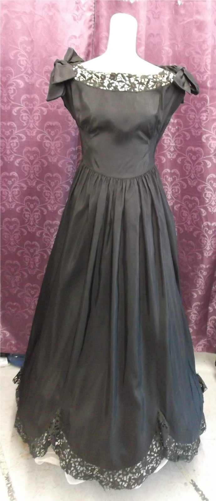30s 40s Black Rayon Taffeta & Heavy Lace „Miss Kitty” Vict.Style Gown sz S