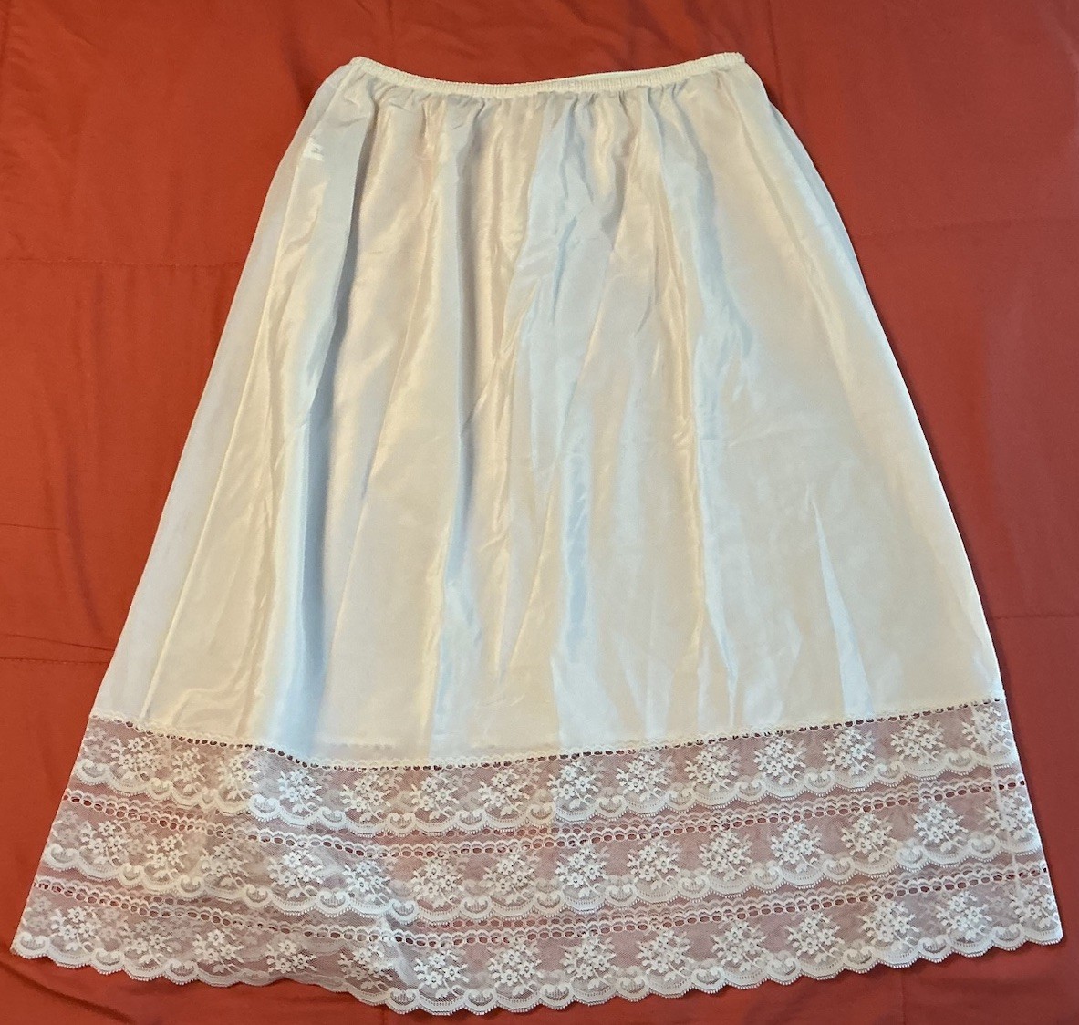 Vtg Barbizon Petti-Chic Ivory Half Slip Crepe Remarque L25- With 6” Lace