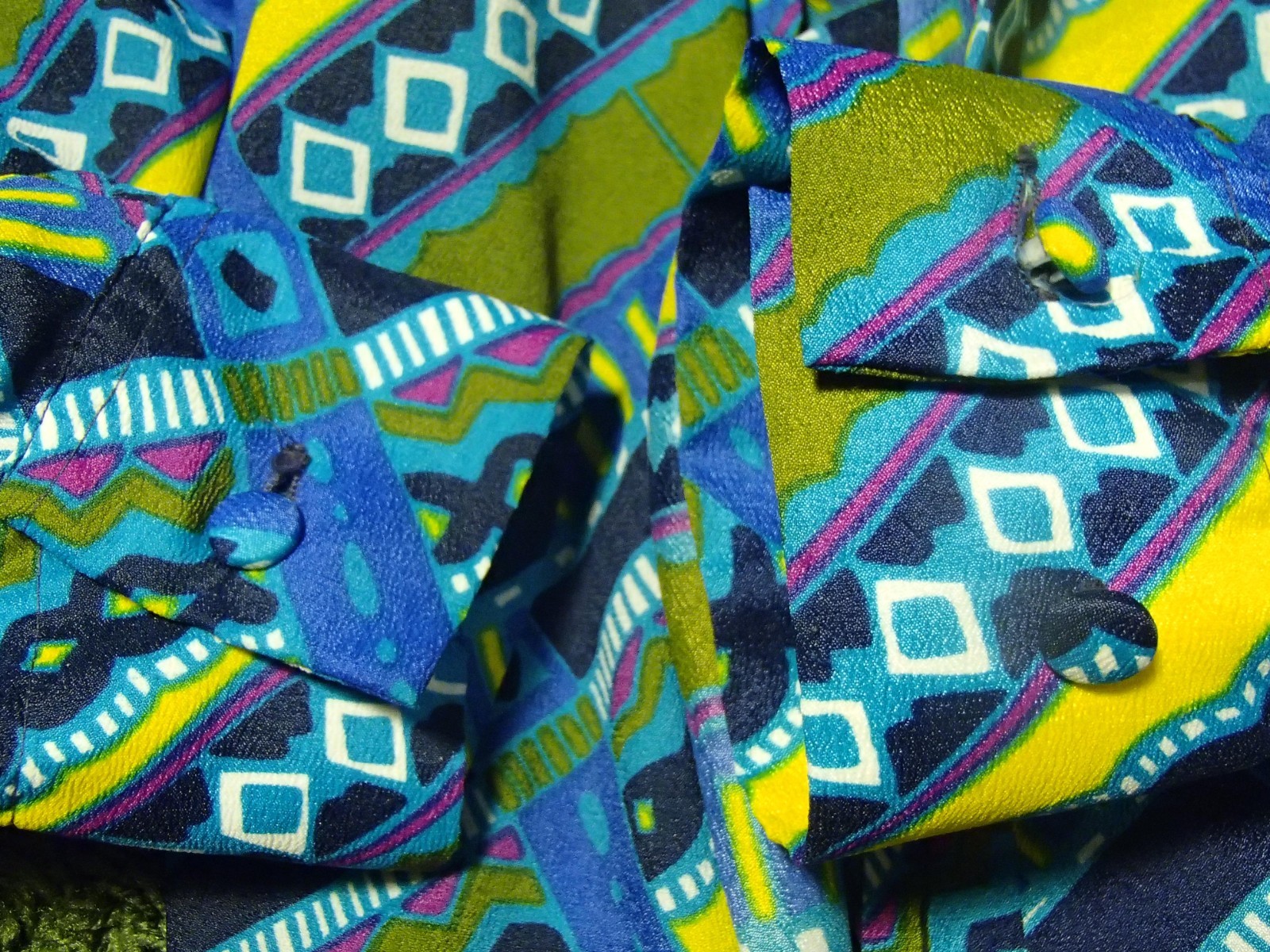 vtg 60s PSYCHEDELIC PRINT dress dagger collar crepe fabric covered buttons Large