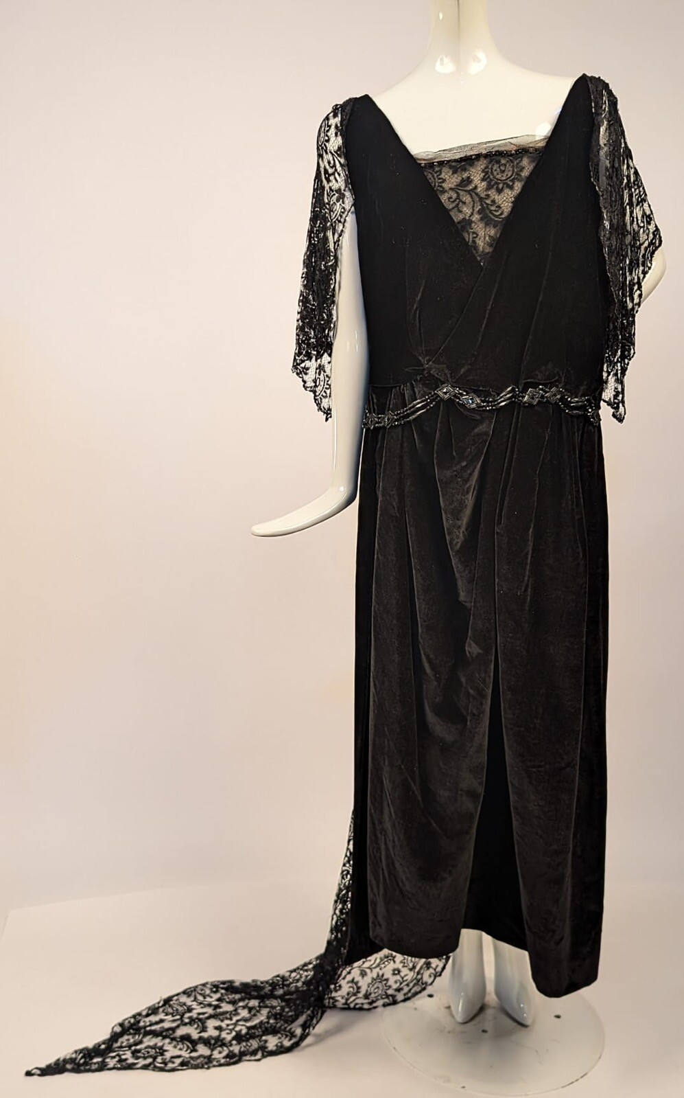 EDWARDIAN BLACK VELVET + LACE EVENING DRESS W JET BELTING + LONG LACE TRAIN