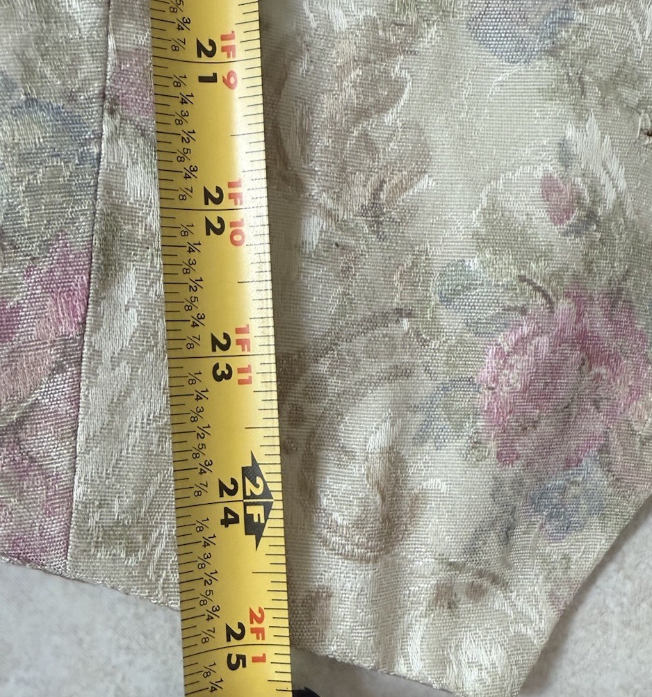 Floral And botanical patterned vest Pink And Cream Embroidered Flowers Vintage