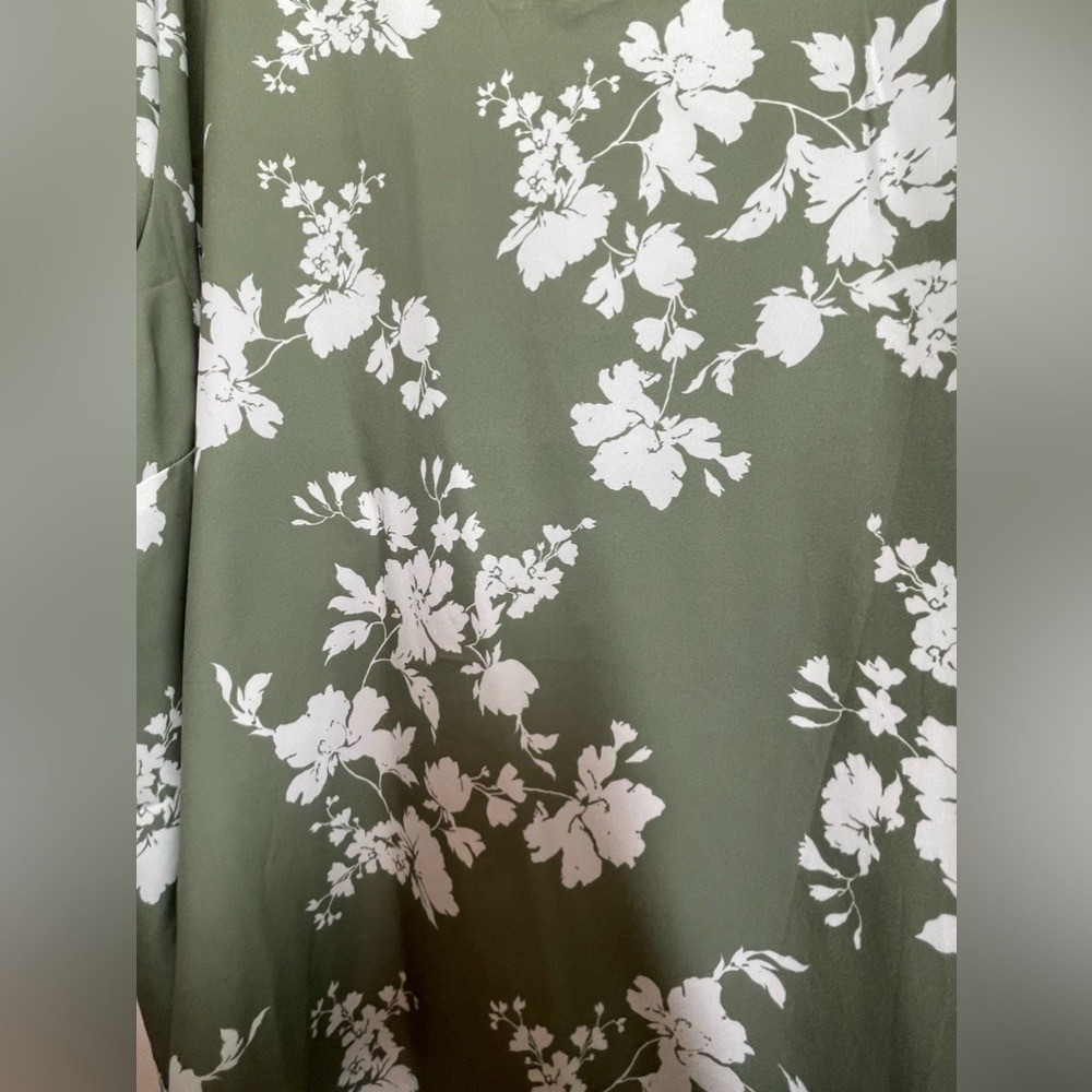 NWT BloomChic Floral Print Short Sleeve VNeck Midi Dress Size 30