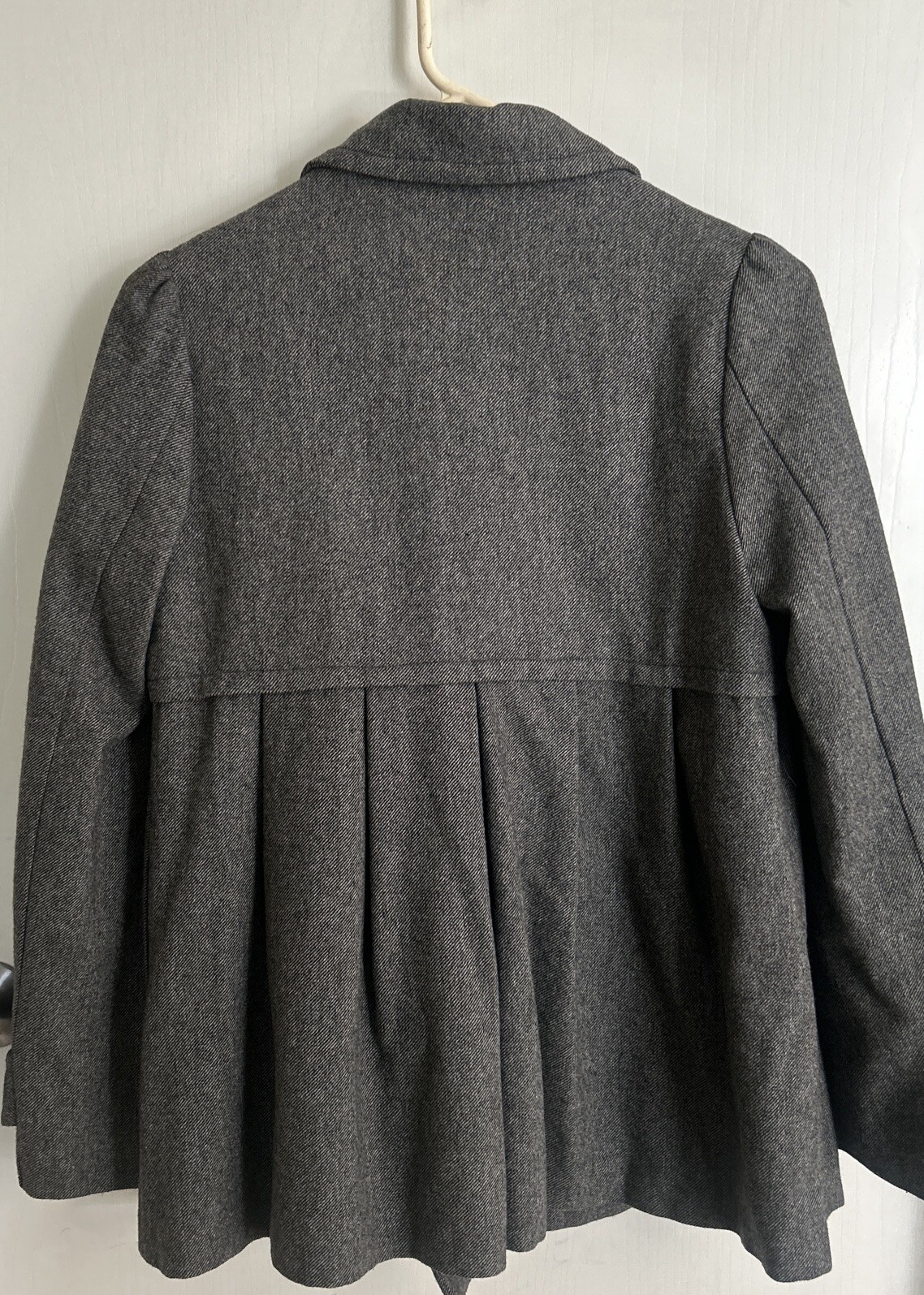 Vintage F21 Ladies Jacket Medium 41% Wool Gray /Red Lining Sleeve Length 24 In.￼