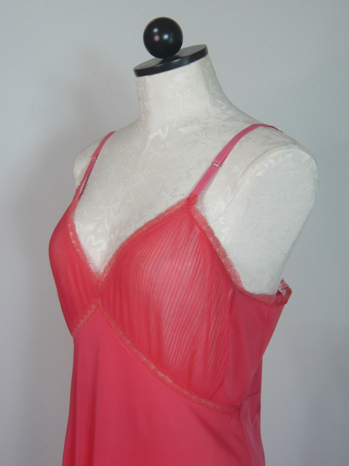 EVETTE RUNPROOF vintage 50s red NYLON SLIP sheer pleats 38