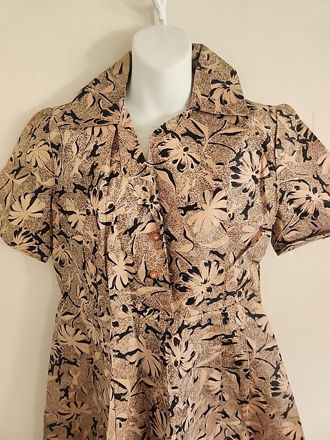 vintage 40’s dress med large short sleeve pony,foral graphics excellent 1940’s