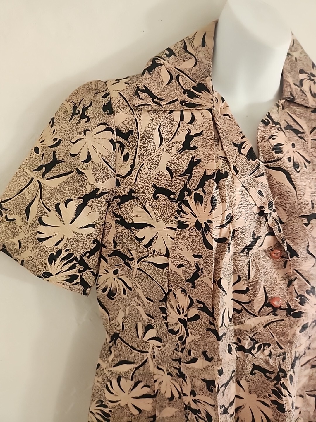 vintage 40’s dress med large short sleeve pony,foral graphics excellent 1940’s