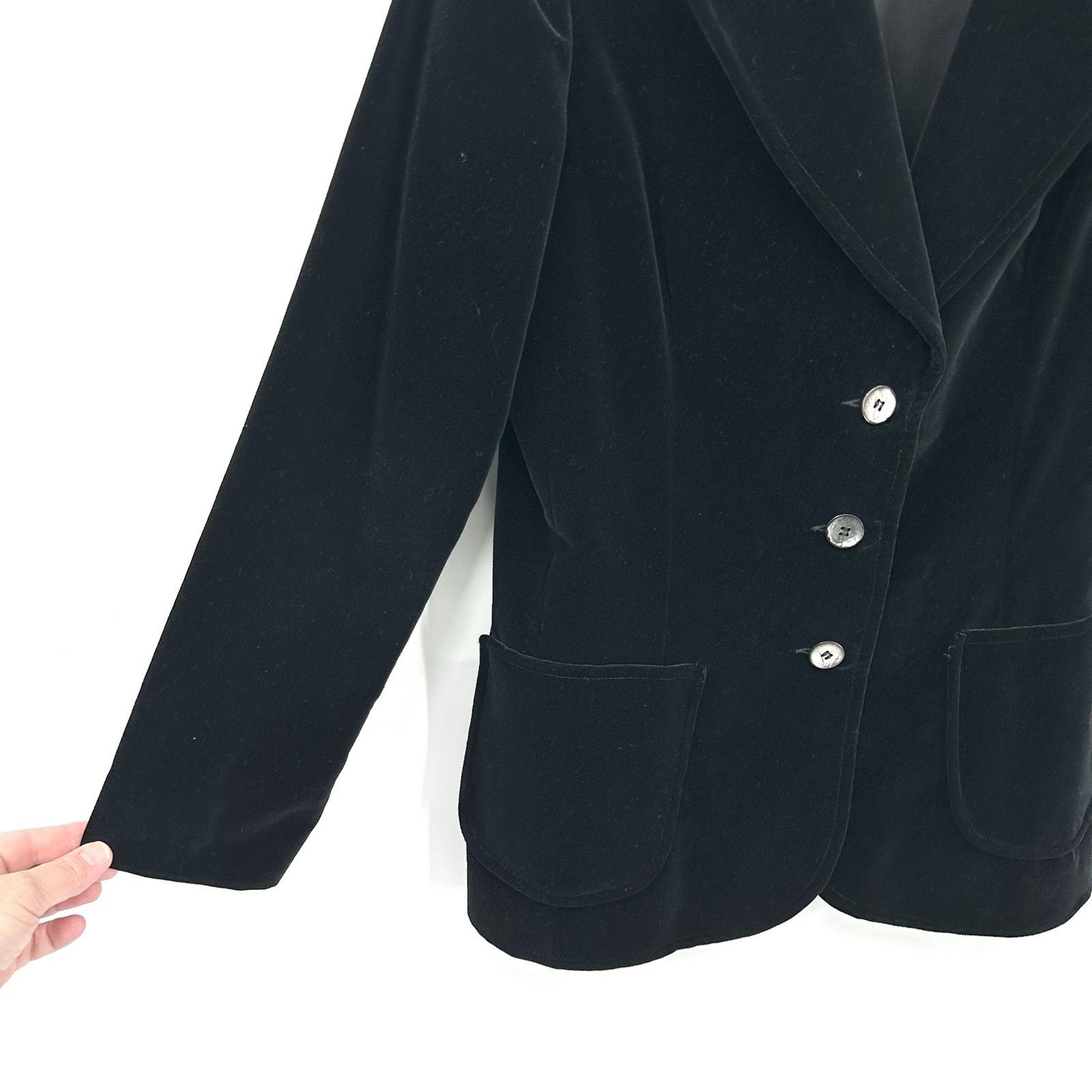 vintage 70s BLACK VELVET BLAZER medium quiet luxury modern minimalist retro cool