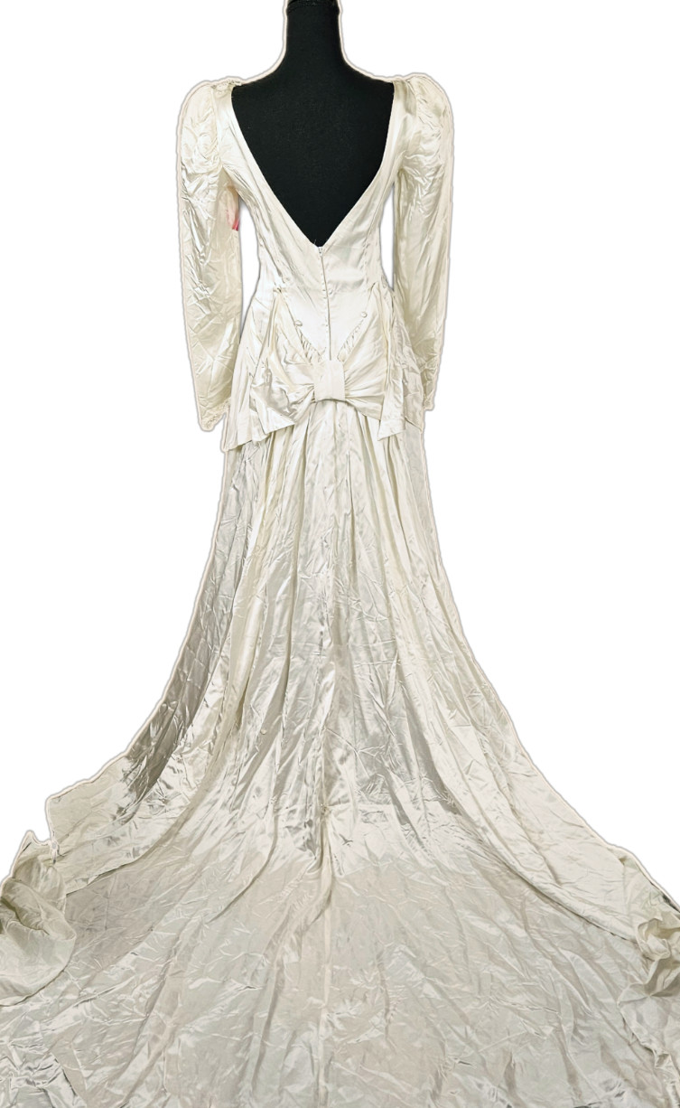 Vintage Bride 80s 90s Liquid Satin Ivory Wedding Gown 7 Back Bow Chapel Train