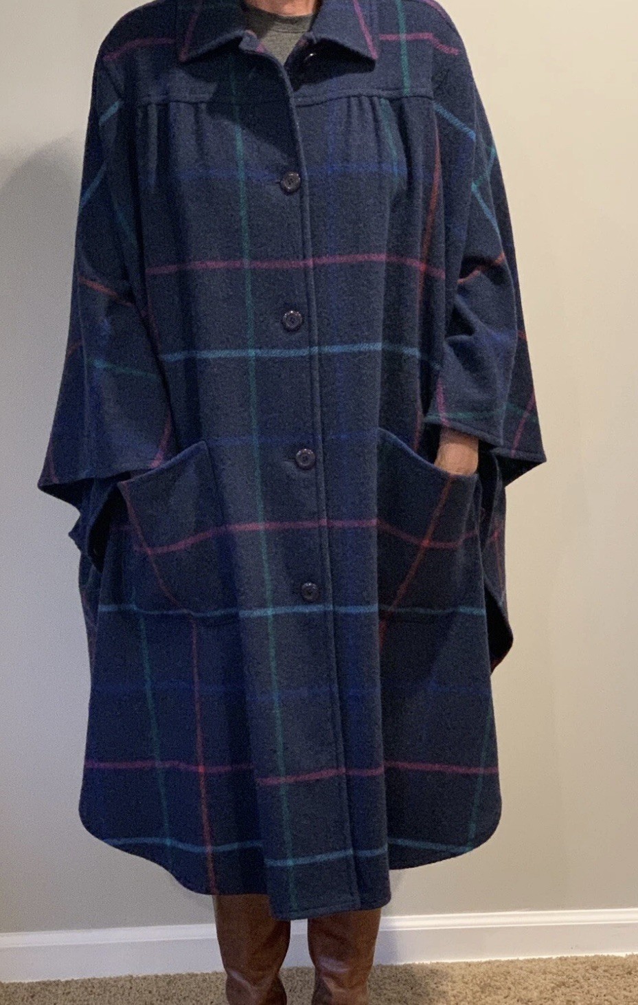 Pendleton Women’s Vintage Wool Cape Poncho Coat Navy Plaid 100% Virgin Wool Rare