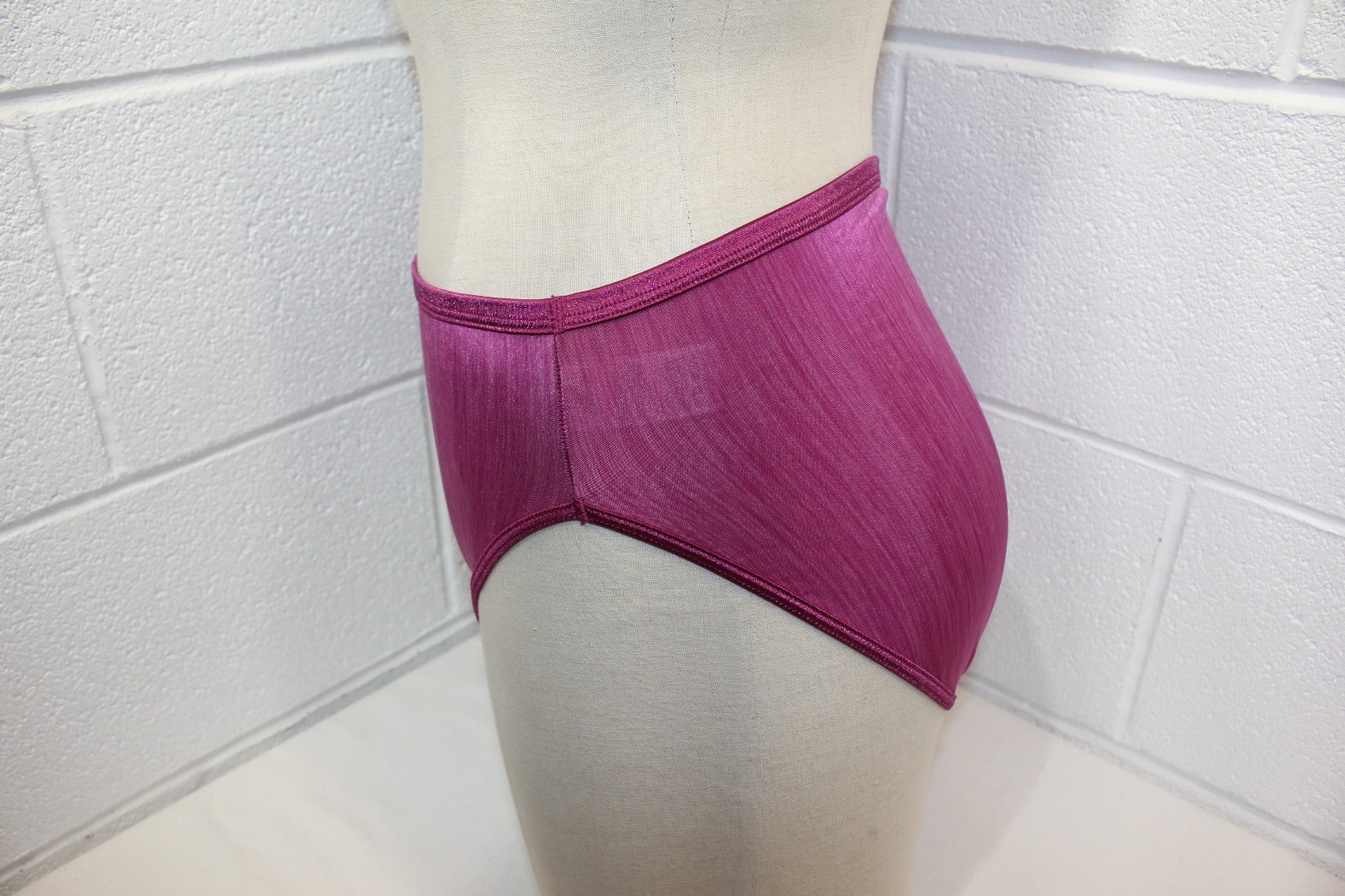 ’nwot’ Vanity Fair Y2K 13-108 Plum High Waist Nylon 7 L/44 Underwear Panties