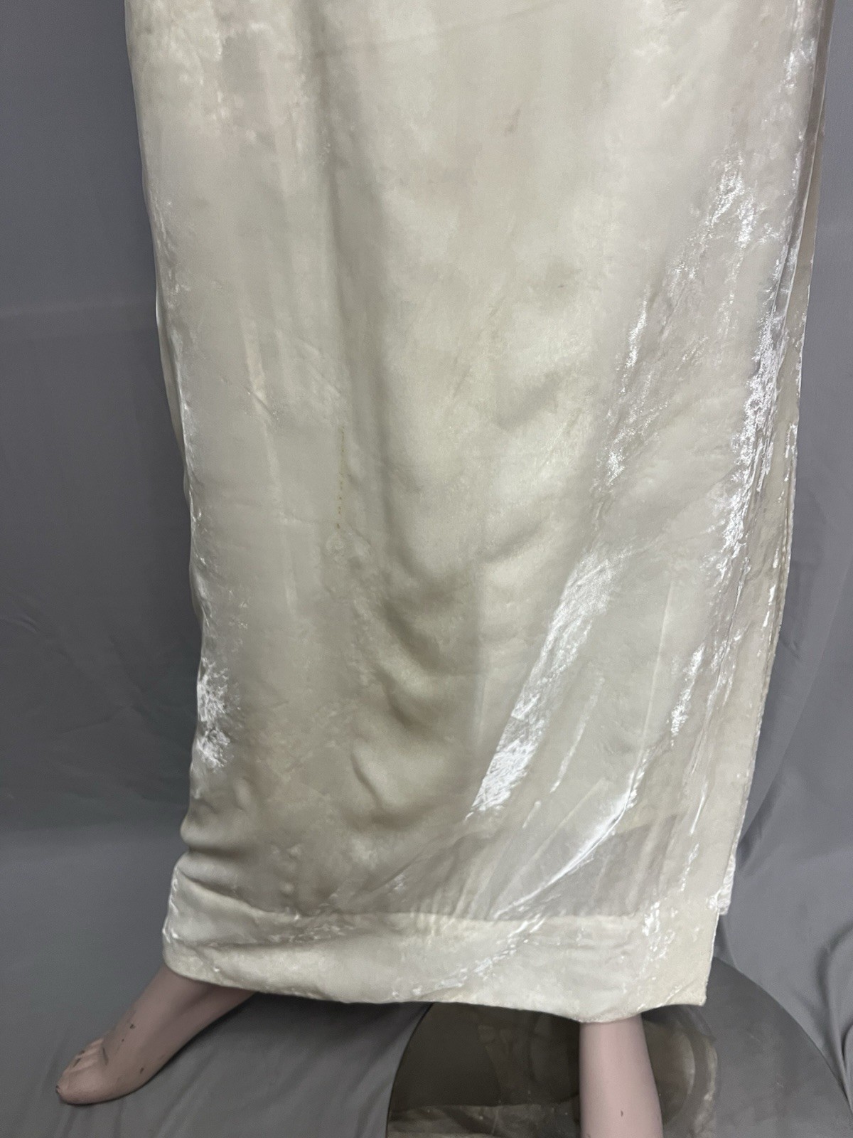 1960’s Ivory Rayon Crushed Velvet Evening Gown – Dress