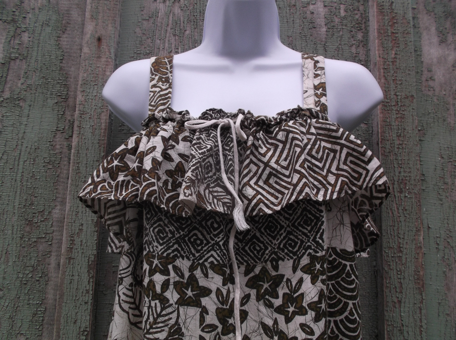 Vintage S M Kamehameha Hawaiian Tiki Dress 100% Cotton Batik Sundress Ruffle VFG