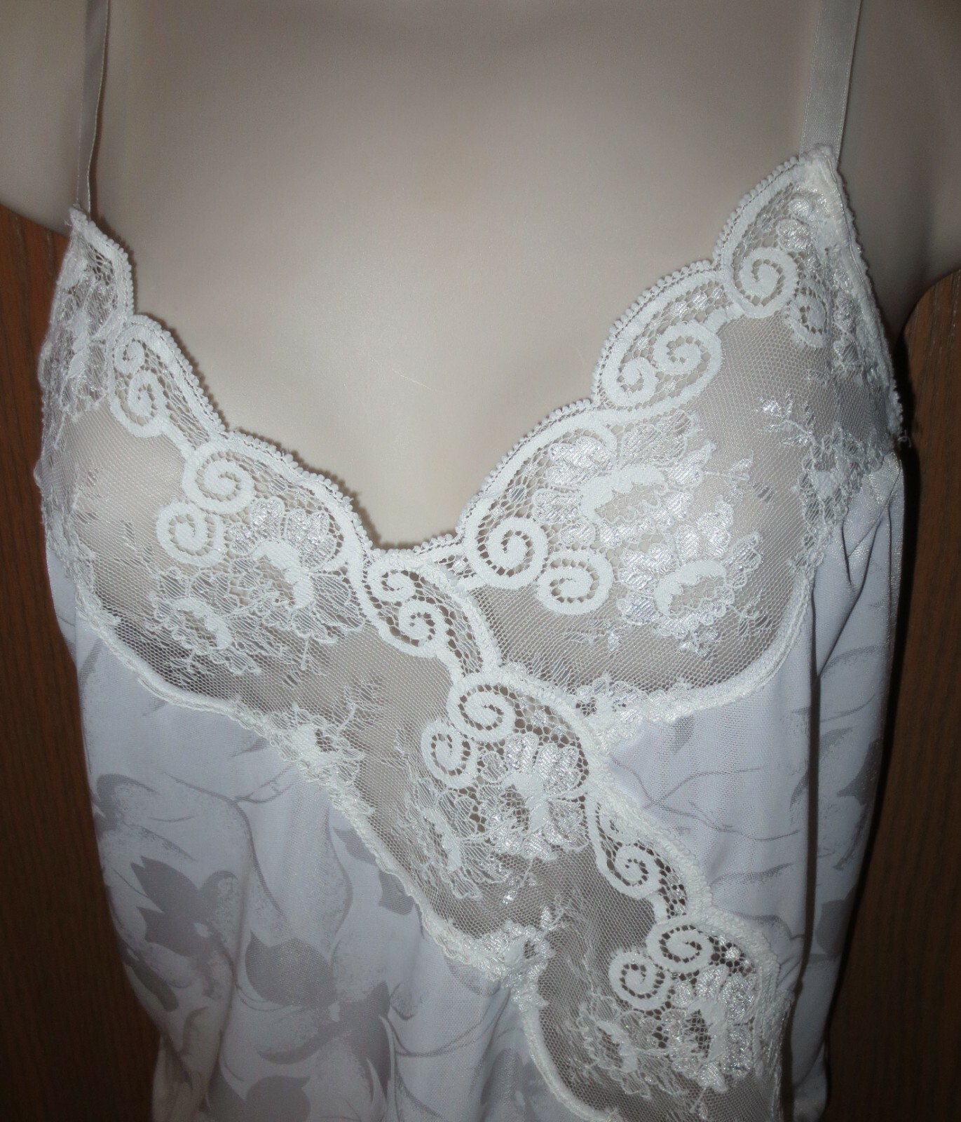 INTIMATE THOUGHTS WHITE embossed LACY LINGERIE camisole slip top size S