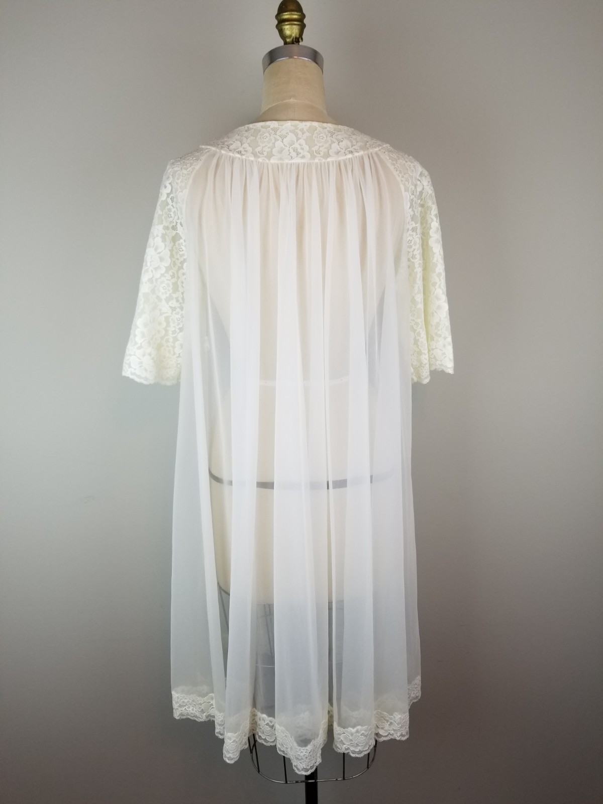 Vintage 1950’s Pale Cream Lace Trimmed Sheer Peignoir by Shadowline ~ Ladies Sm