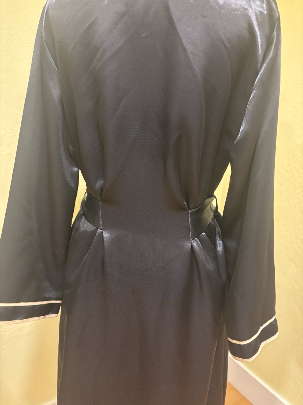 Jones New York Black Satin Robe Long Wrap Gown Women’s Size S/M Pockets
