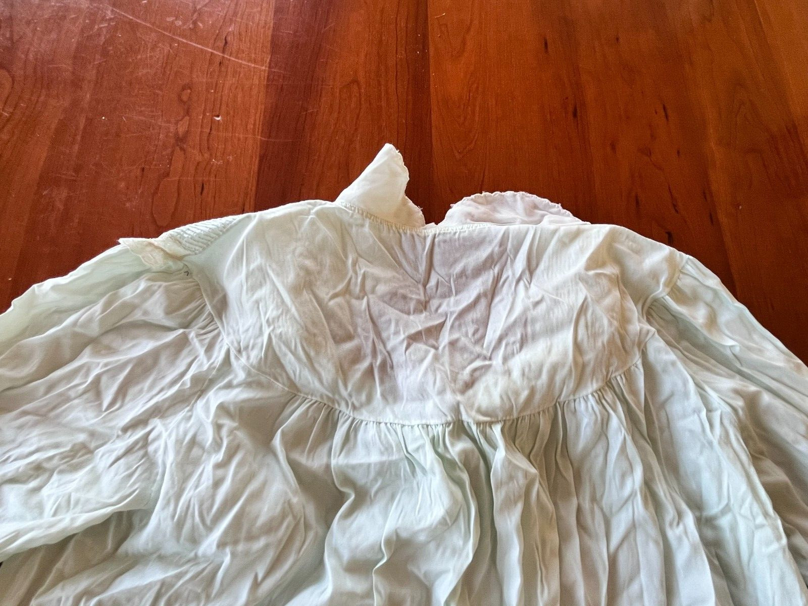 VINTAGE PASTEL GREEN LADIES NIGHTGOWN LACE COTTON POLY BLEND LONG SLEEVE