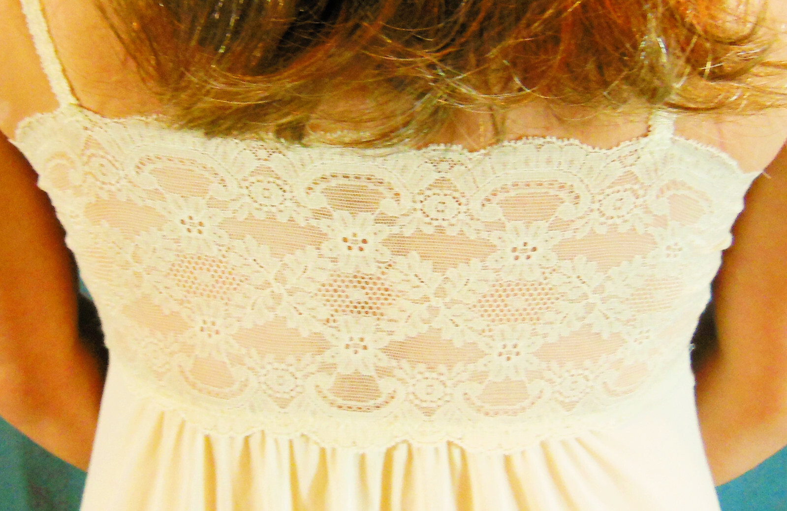 VASSARETTE UNDERNEATH-IT-ALL CREAM CREPELON MEGALACY BODICE LONG NIGHTGOWN M EVC