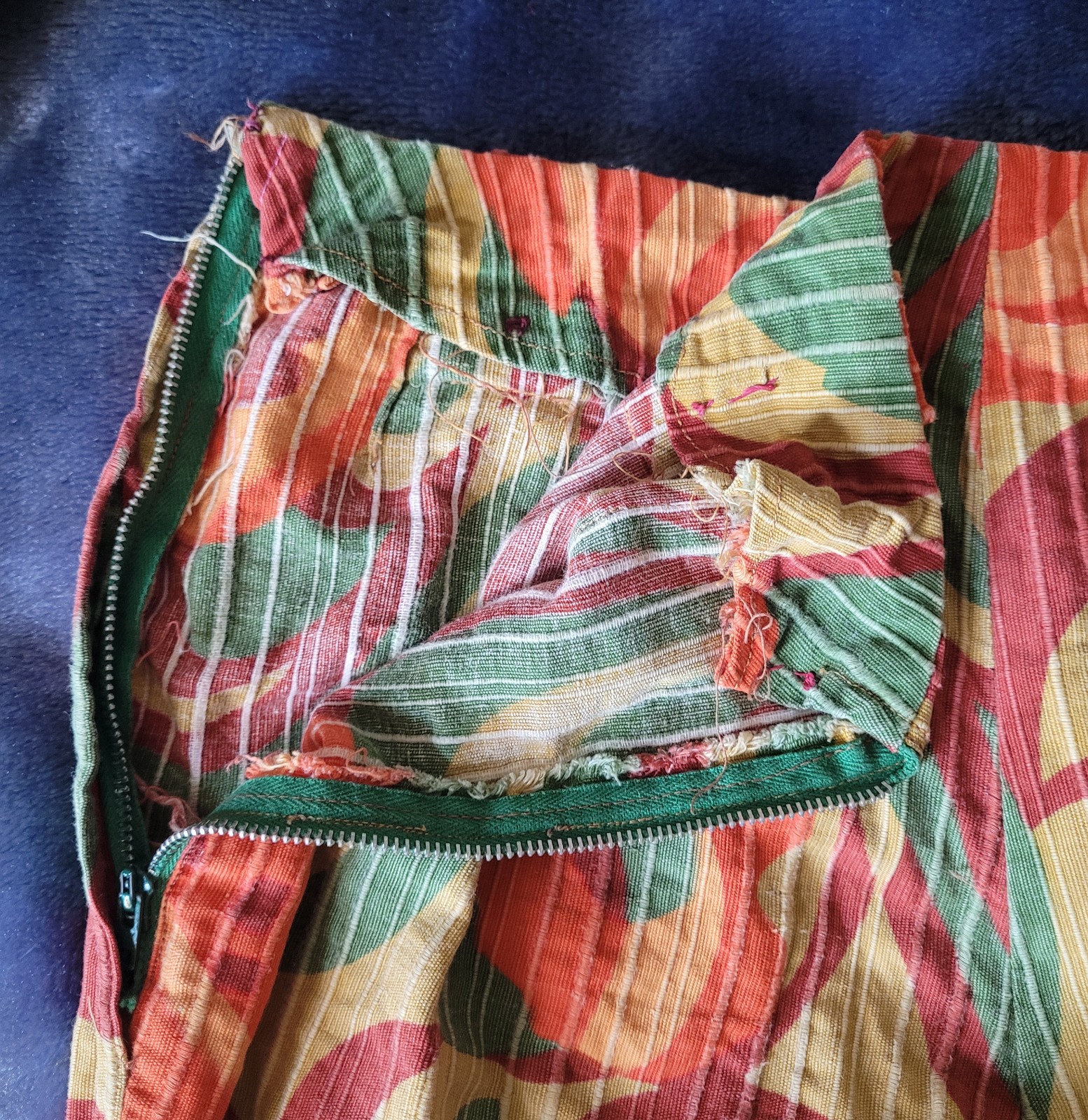 Vintage Hand-Sewn Pants Psychedelic 70s Pattern 26 1/2″ Waist Hippy Bell Bottom