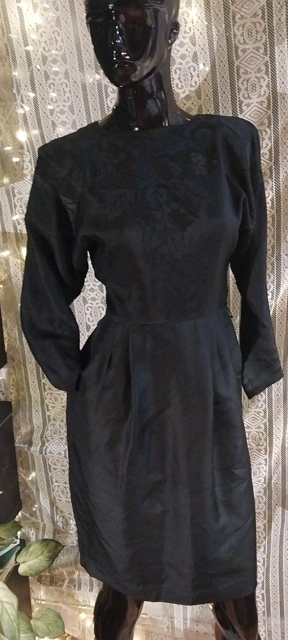 Vtg. Silk Studio Black Long sleeve Working Girl Dress. Sz Sm. Embroidered Leaves