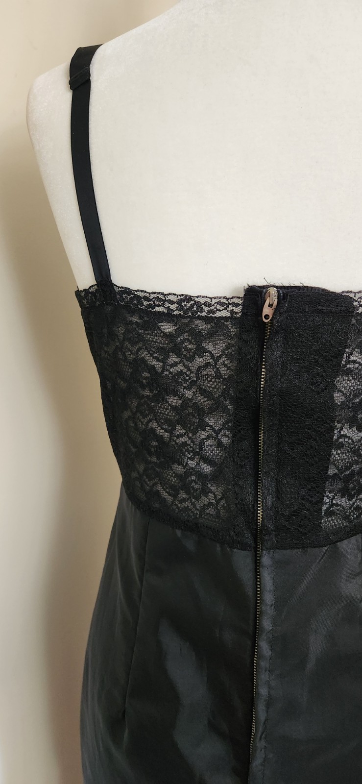 True vintage 1950s ST.MICHAEL black lace & nylon slip 38 B/28 W great condition