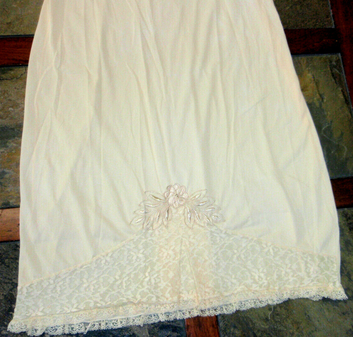Vintage MOVIE STAR Lace Blush Beige Full Slip 36 Tricot Petticoat Lingerie VGC
