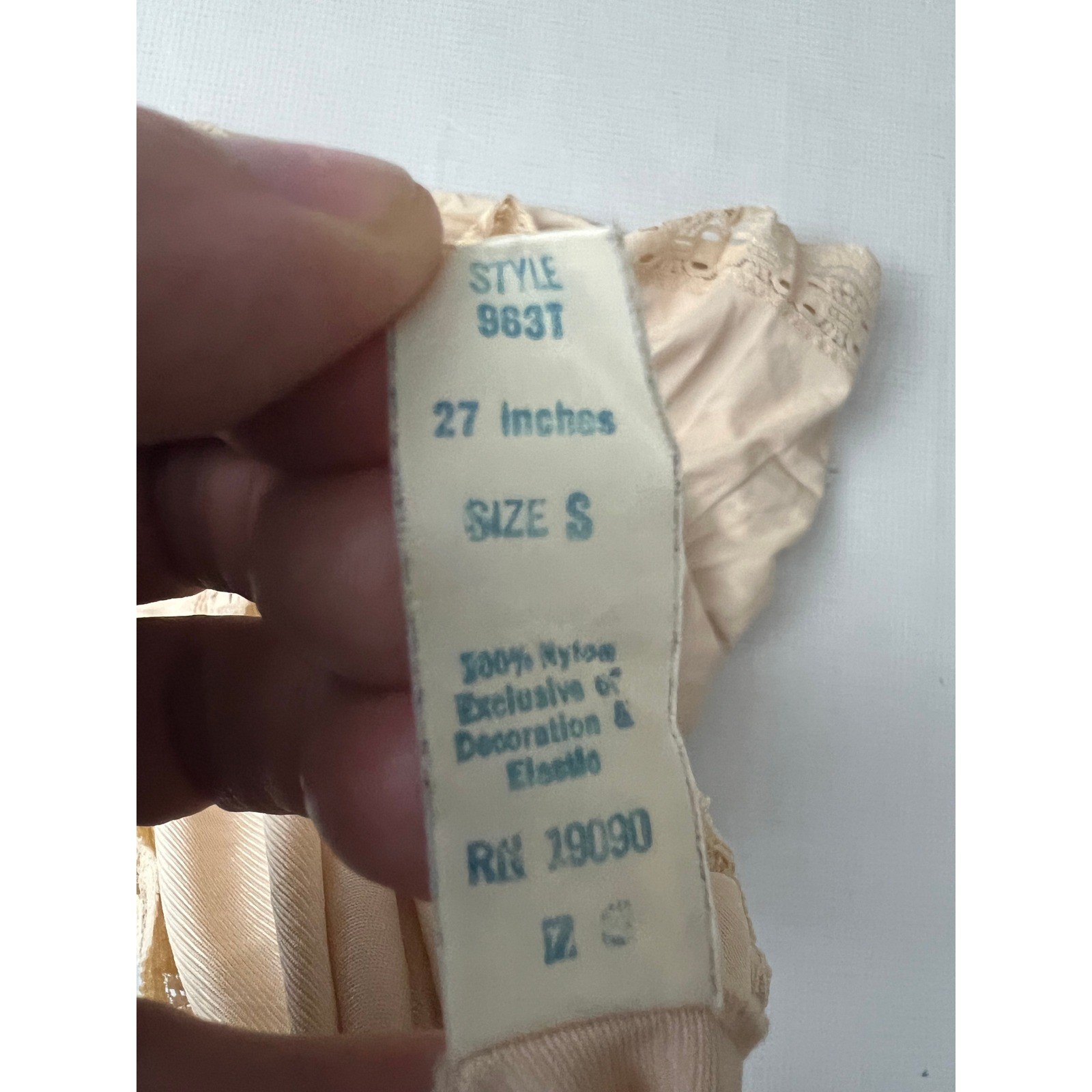 Olga Half Slip Skirt Womens Size S Beige Vintage Lace Trim Style 963T