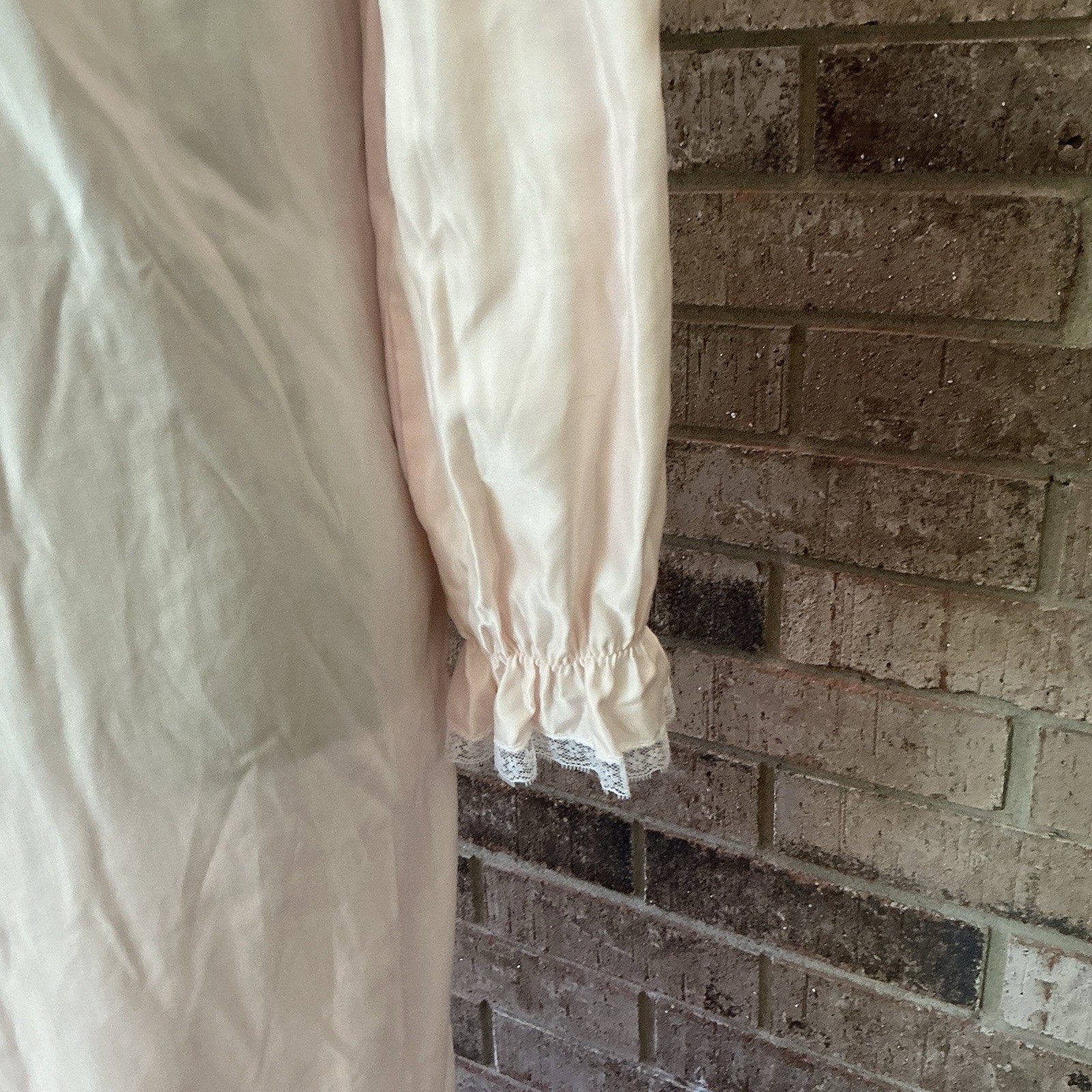 Size M – VINTAGE Barbizon Cuddleskin White Nightgown Long Sleeve Collared #23609