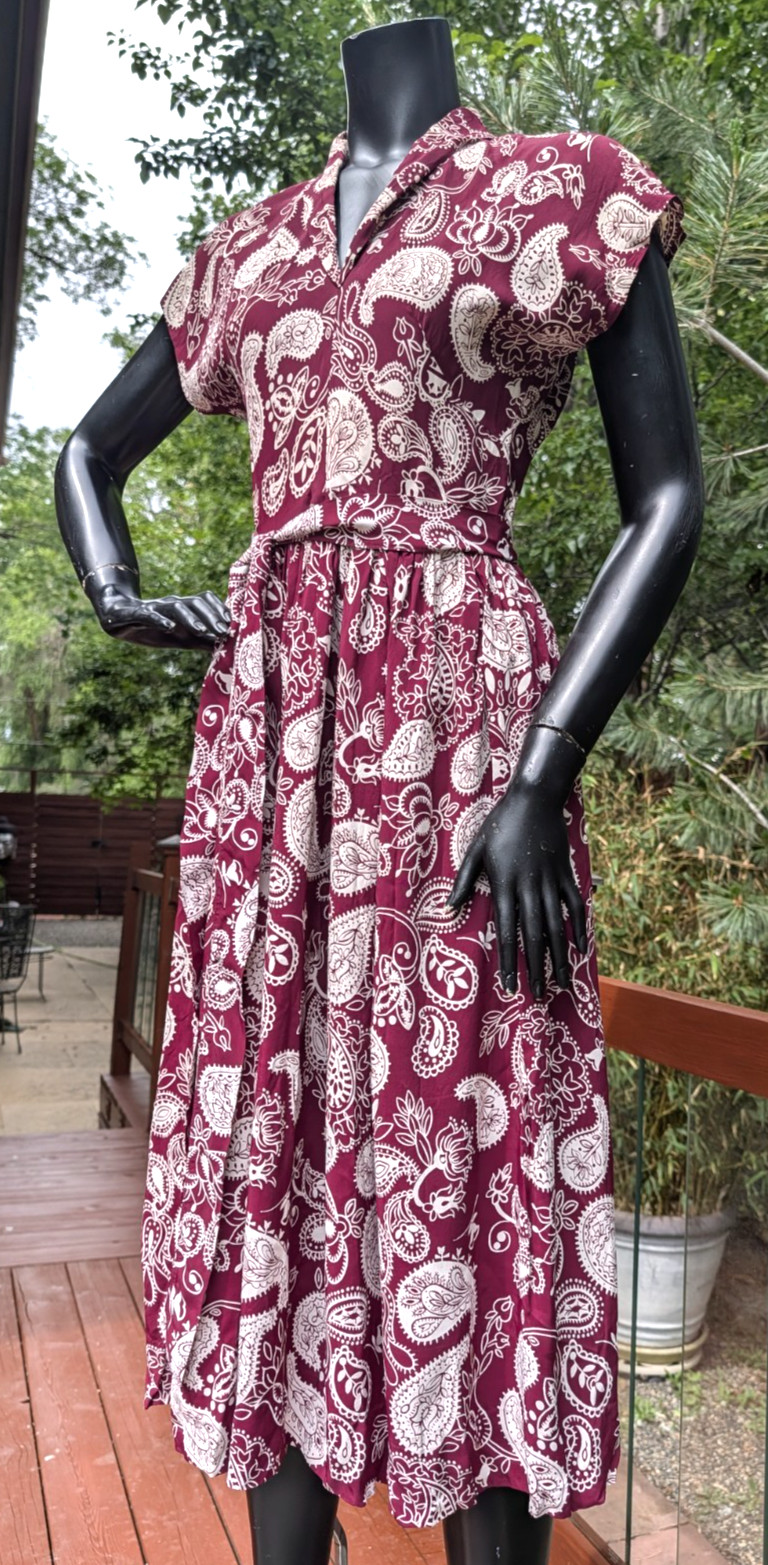Vintage 40’s burgundy Rayon paisley print rockabilly dance dress w/ belt s xs