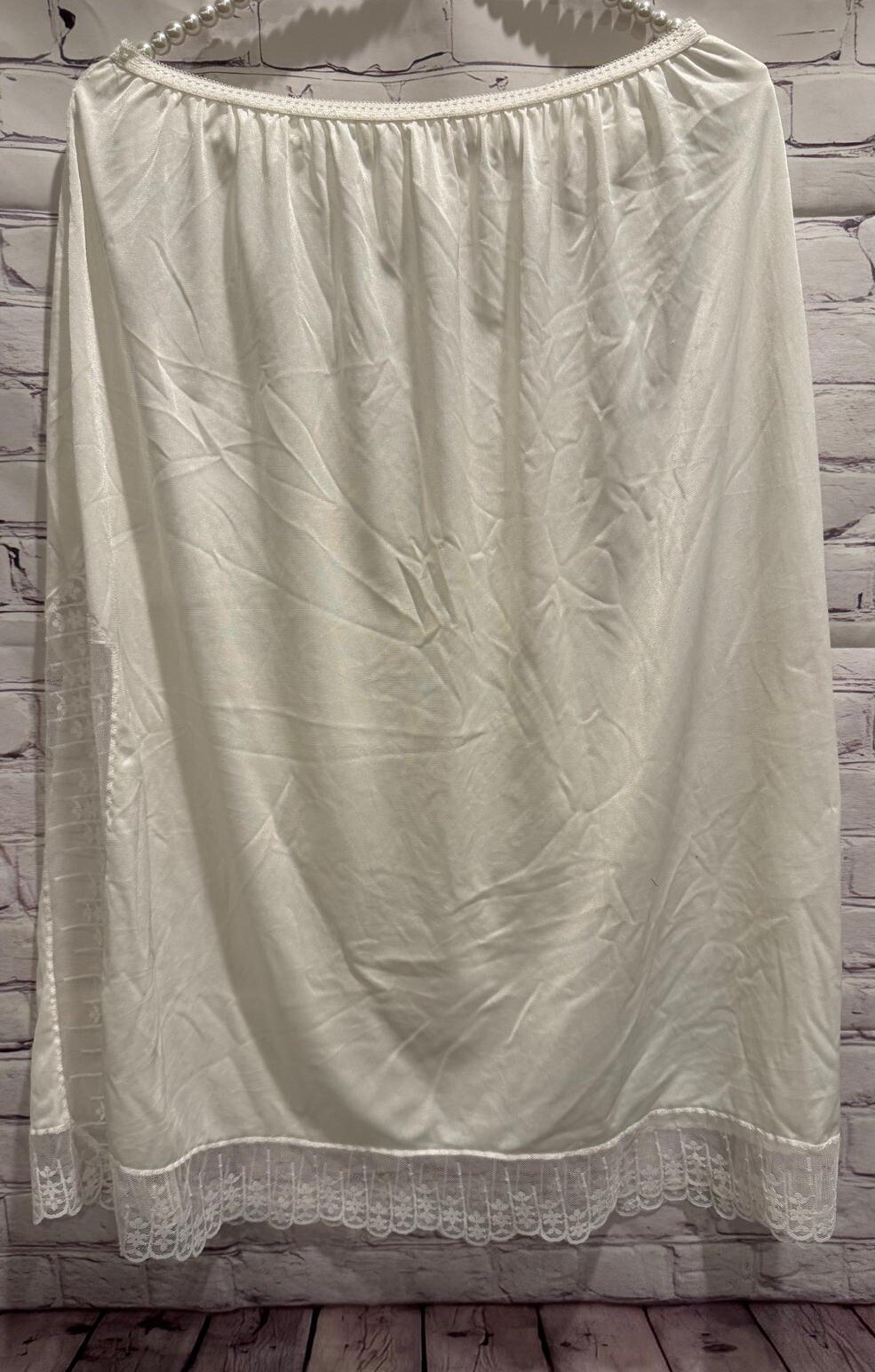 VTG 90’s Women’s Off White Nylon Wide Lace Elastic Waist Side Slit Half Slip L