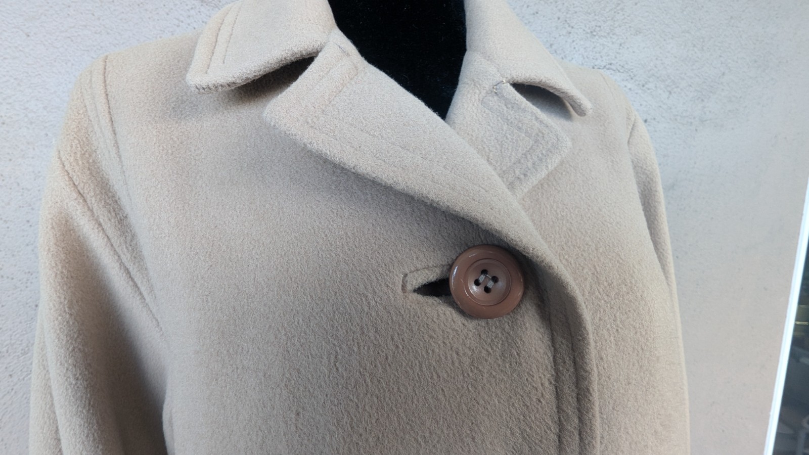 Vintage | Beige Belted Wool Overcoat | Fits Medium to Large