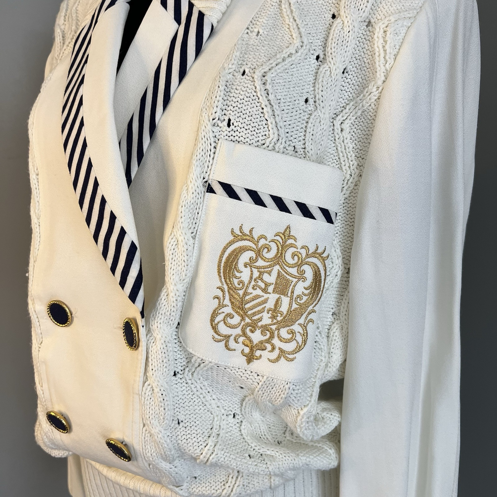 Vintage SideEffects White & Navy Cable Knit Sweater Embroidered Crest L Nautical