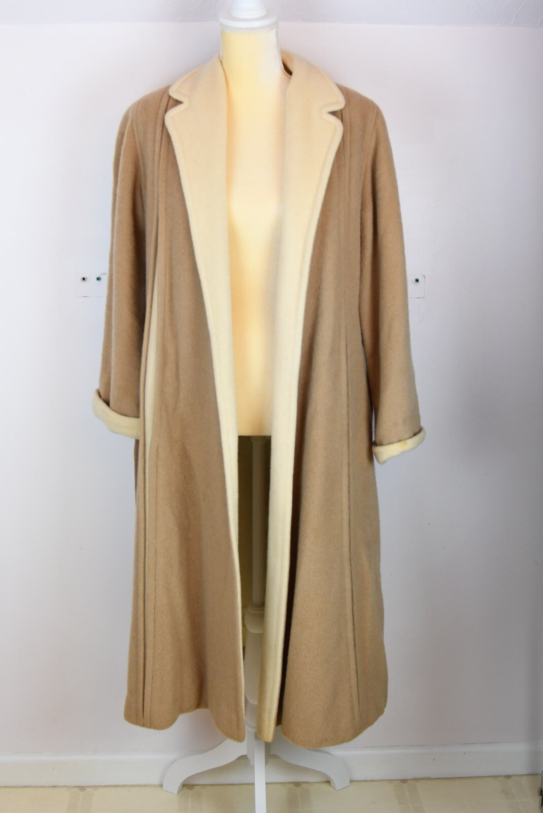 Vintage 1940s Style Great Over Car Coat Tan Beige Cream Belt Princess Seam Peek